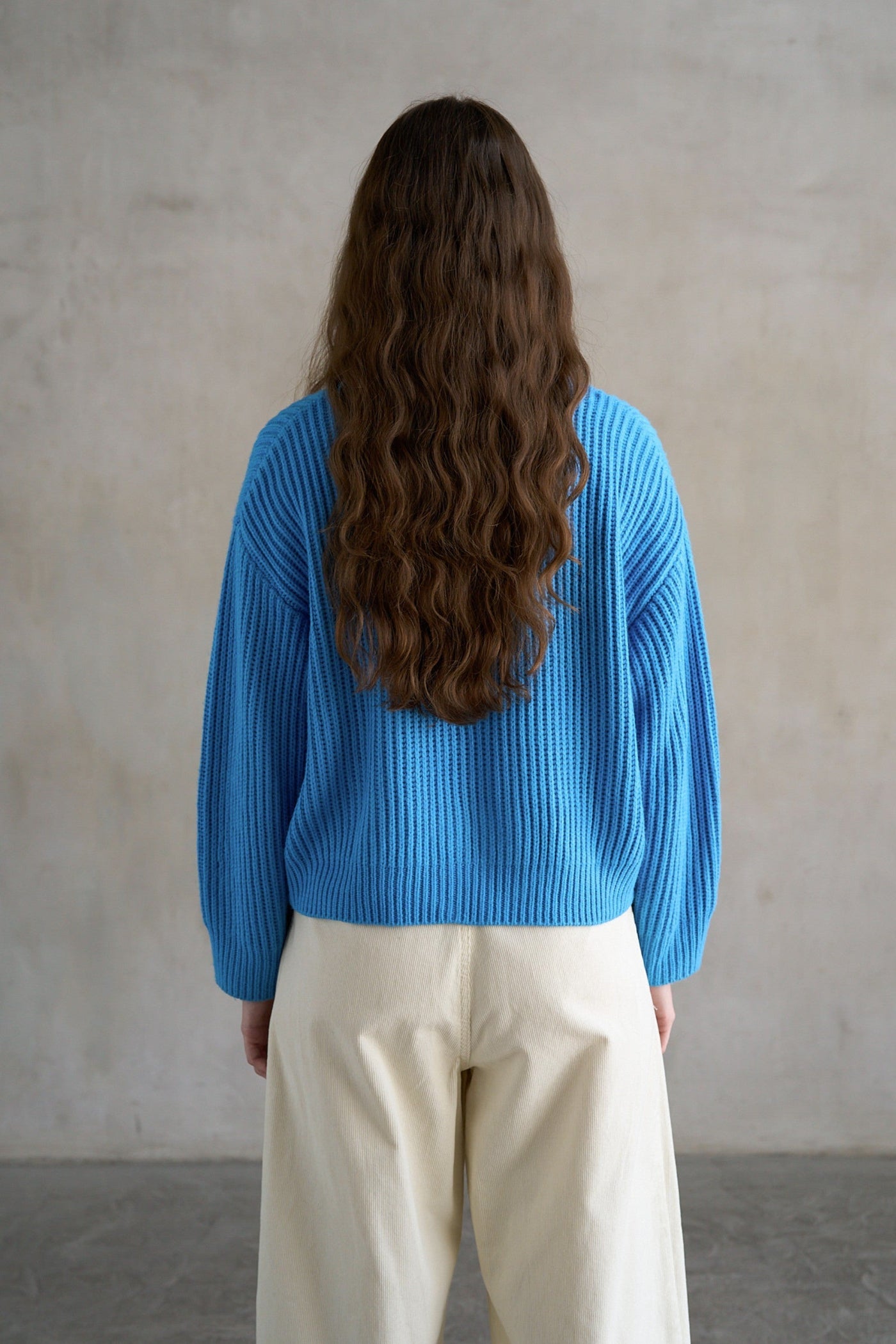 CHUNKY RIBBED CARDIGAN WITH V-NECK – COBALT BLUE