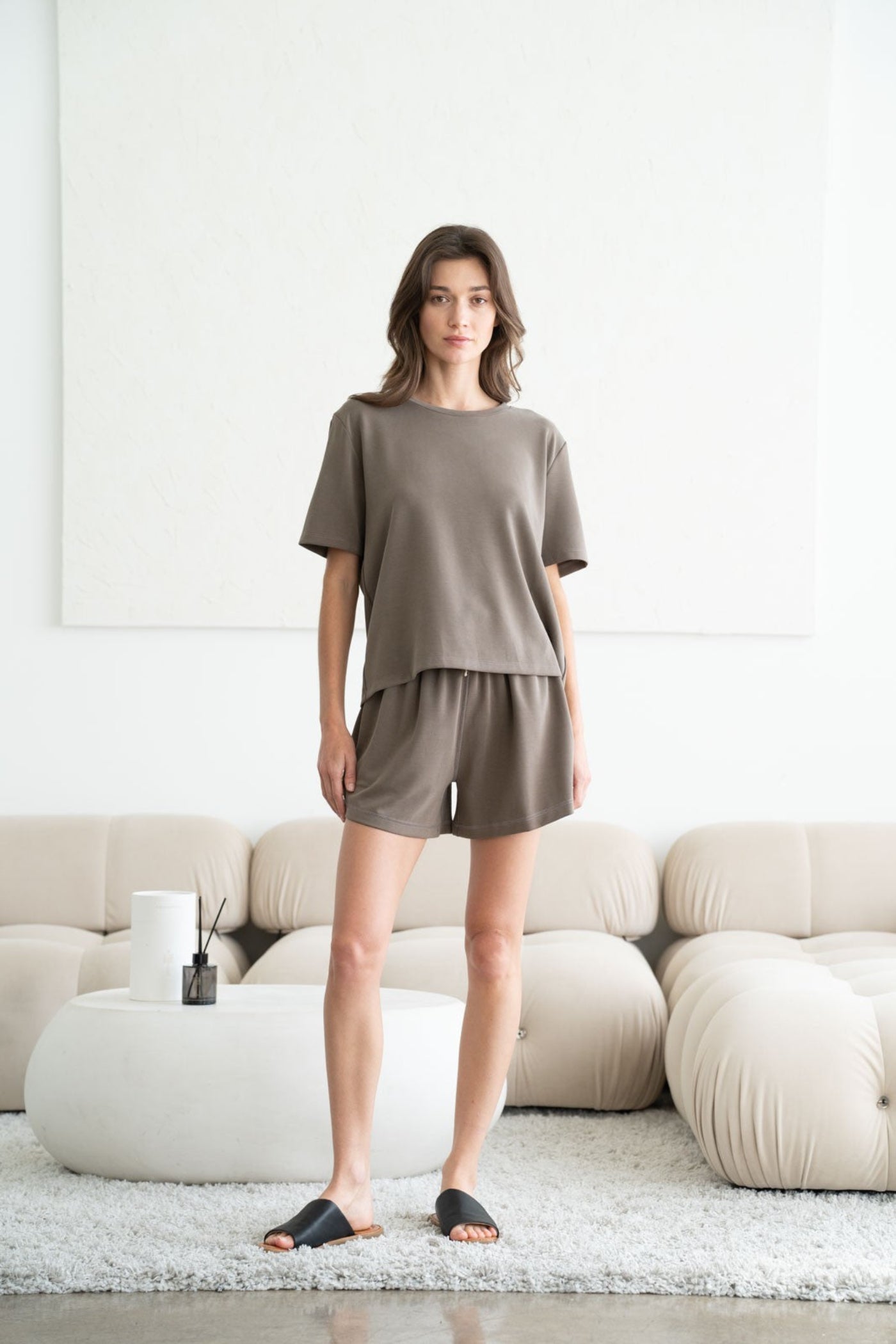 ELLE GREY ESSENTIAL SHORT SLEEVE TOP – MOCHA
