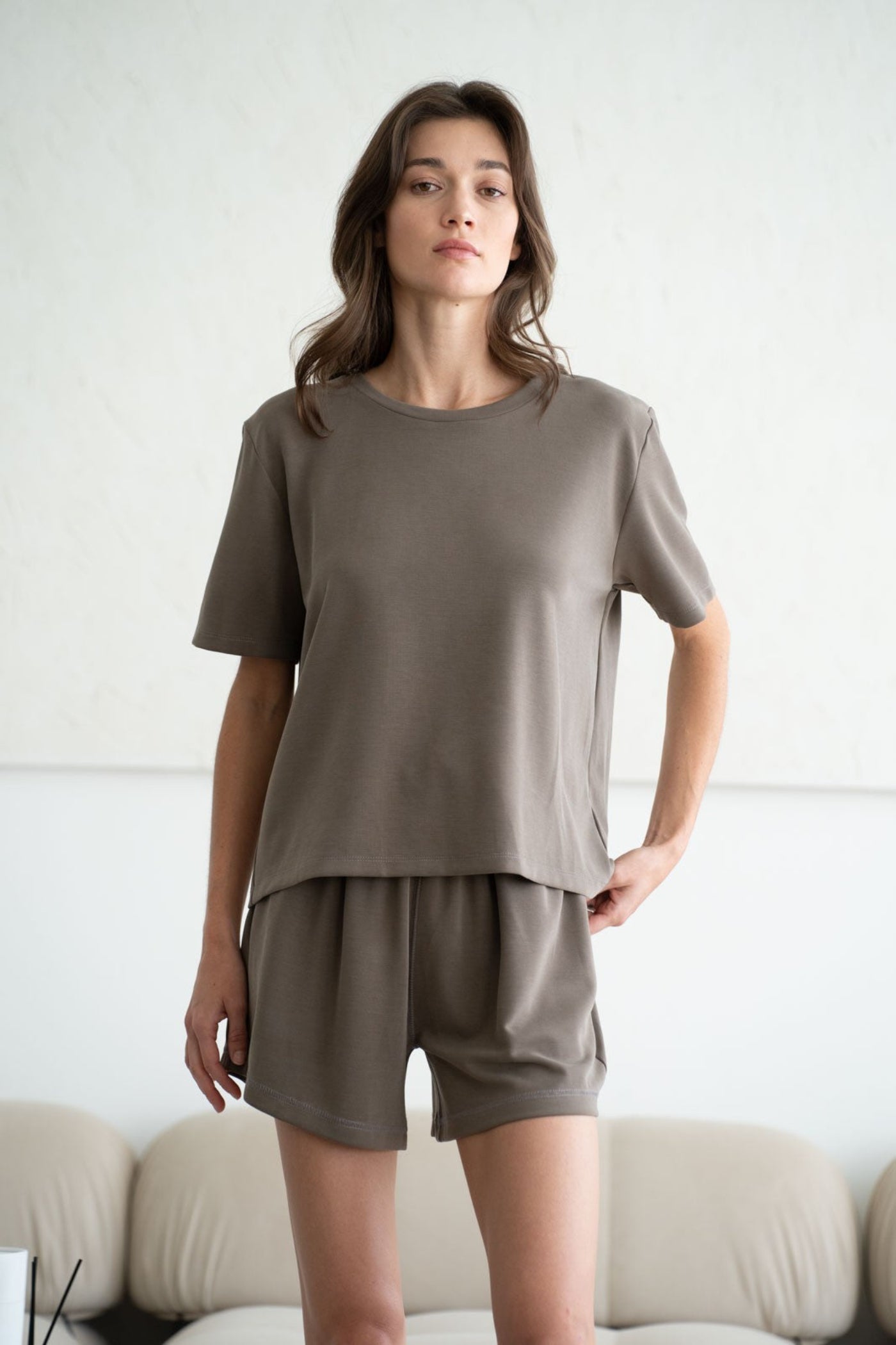 ELLE GREY ESSENTIAL SHORT SLEEVE TOP – MOCHA