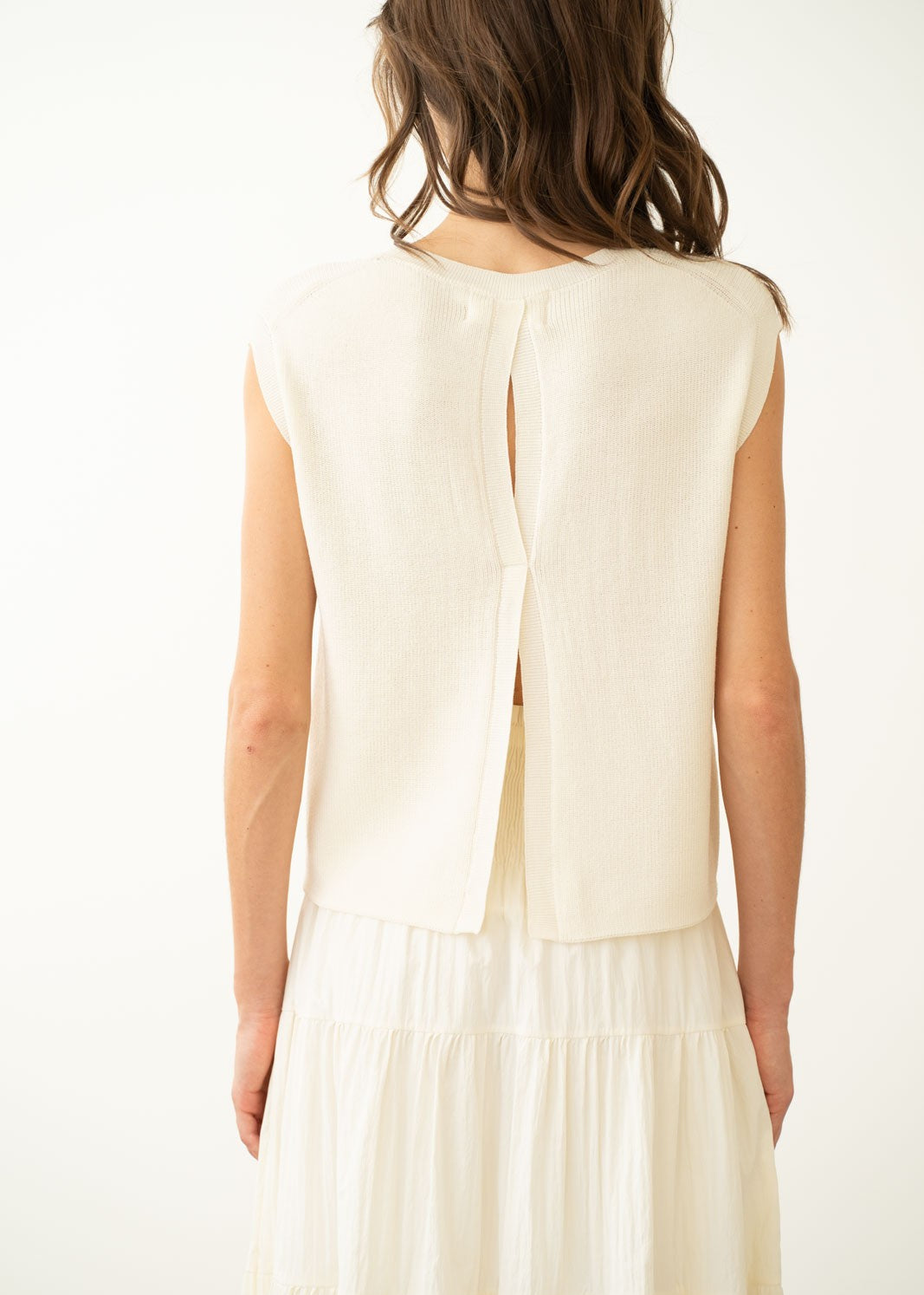 ELLE GREY CREW NECK CROCHET KNIT TOP – RELAXED MODERN SILHOUETTE