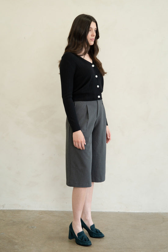 ELLE GREY SOFT AND LIGHTWEIGHT V-NECK CARDIGAN – BLACK