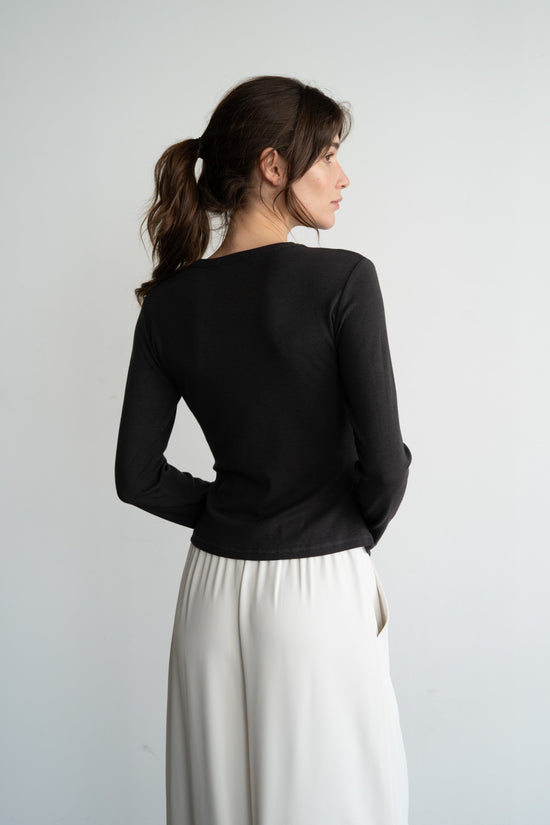 ELLE GREY SIDE GATHER DETAILED CREW NECK TOP