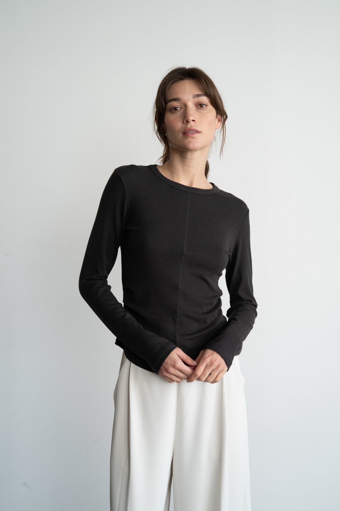 ELLE GREY SIDE GATHER DETAILED CREW NECK TOP