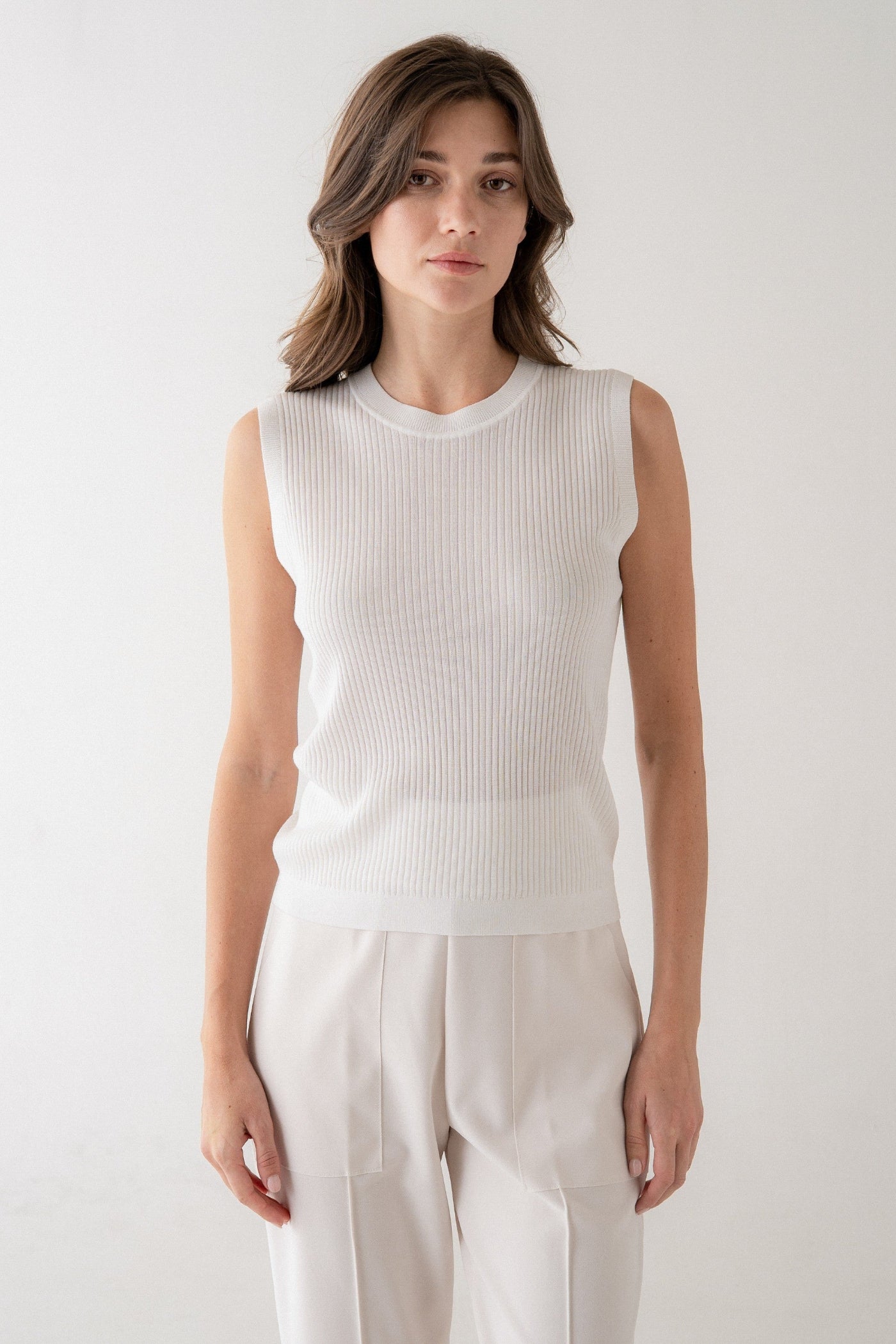 WHITE RIBBED KNIT TOP