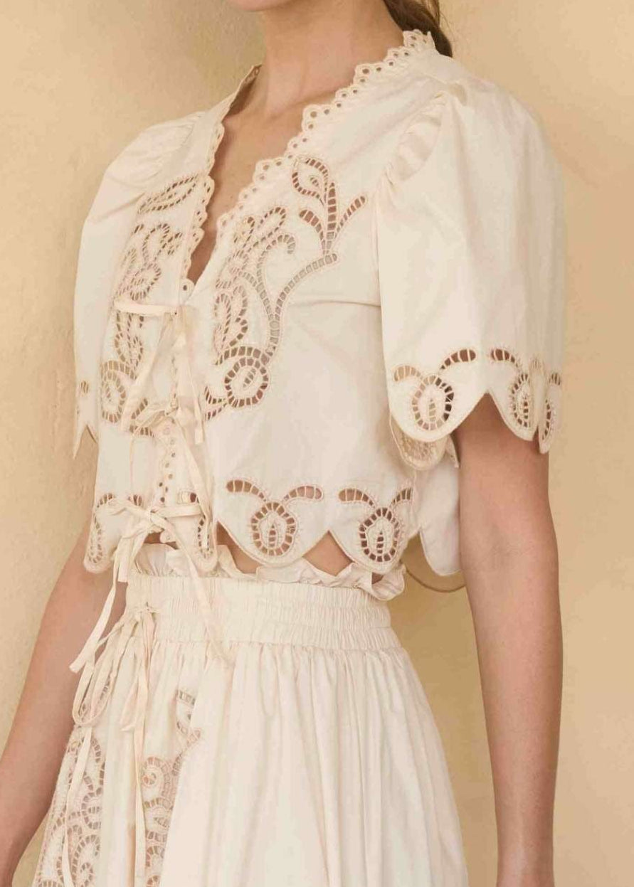 CREAM SHORT SLEEVE FRONT TIE TOP EYELET DESIGN