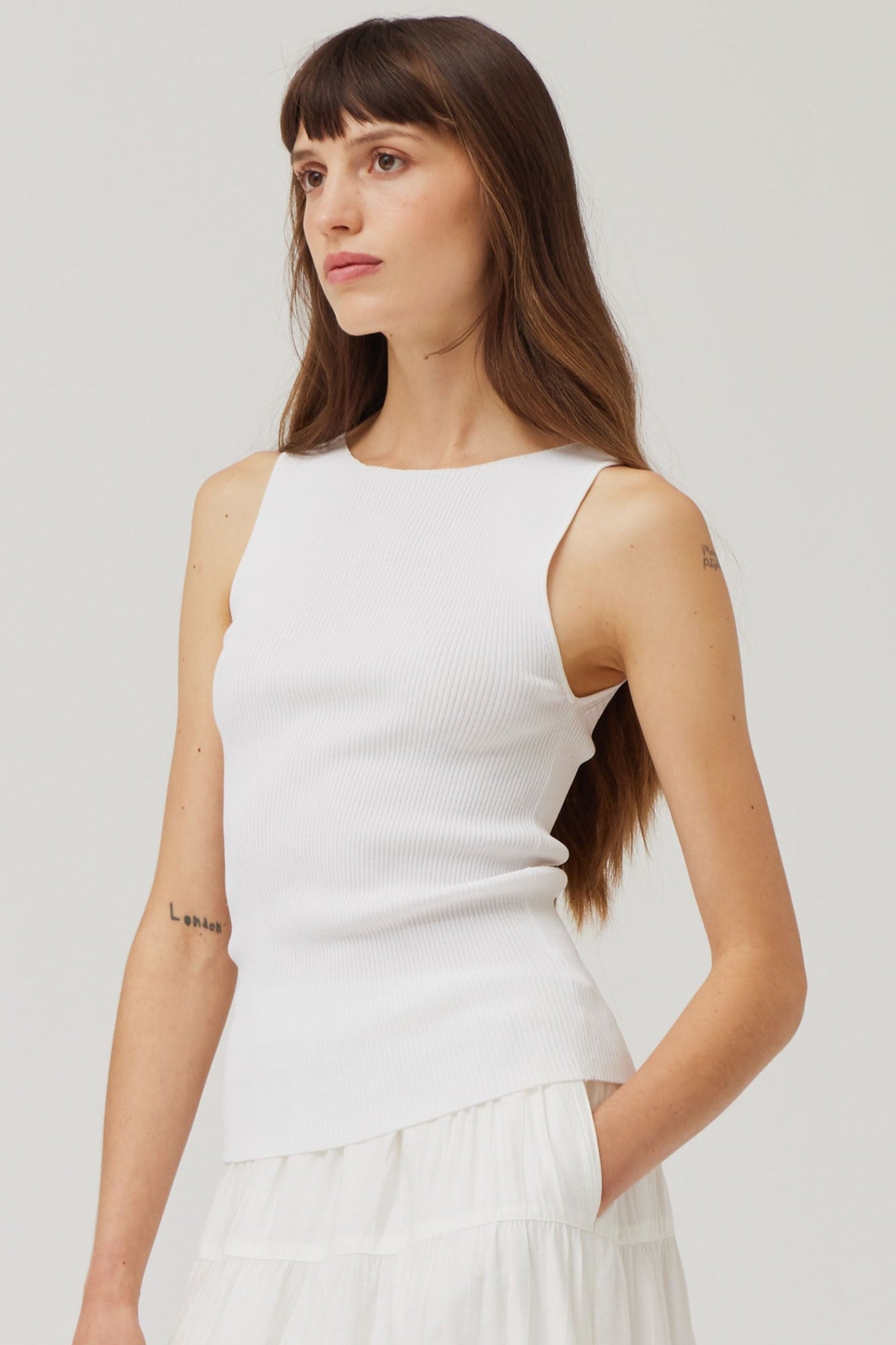 GRADE AND GATHER OFF WHITE BOAT NECK SLEEVELESS SWEATER TOP – A MINIMALIST SWEATER TANK WITH A MODERN NECKLINE