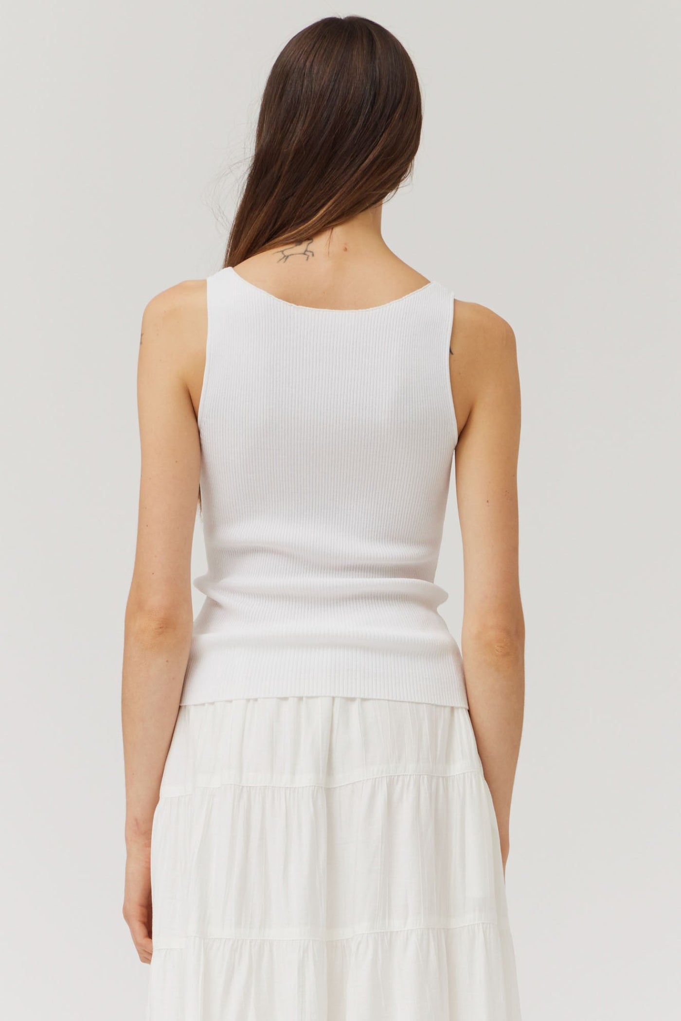 GRADE AND GATHER OFF WHITE BOAT NECK SLEEVELESS SWEATER TOP – A MINIMALIST SWEATER TANK WITH A MODERN NECKLINE
