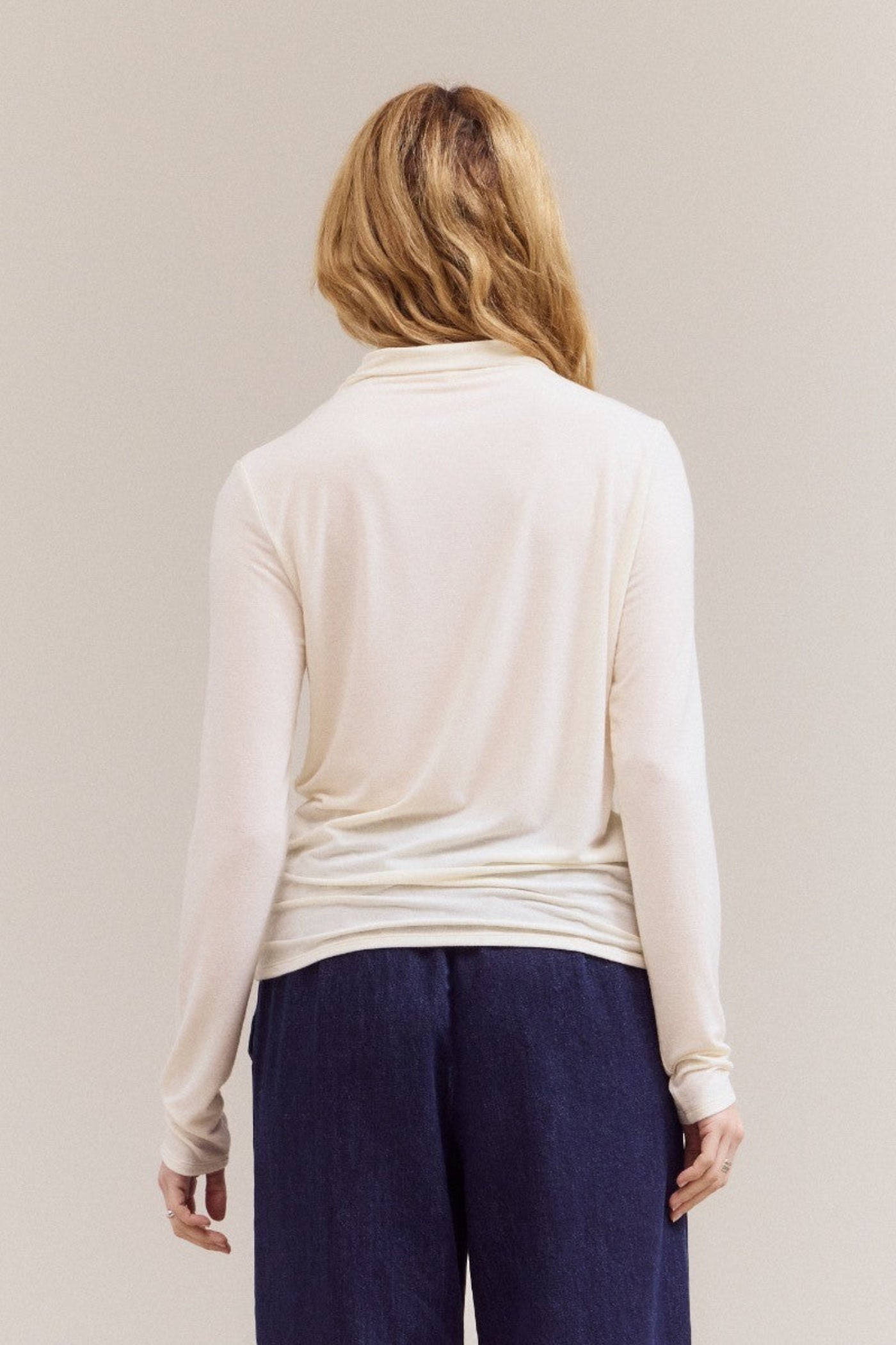 CREAM LONGSLEEVE TOP