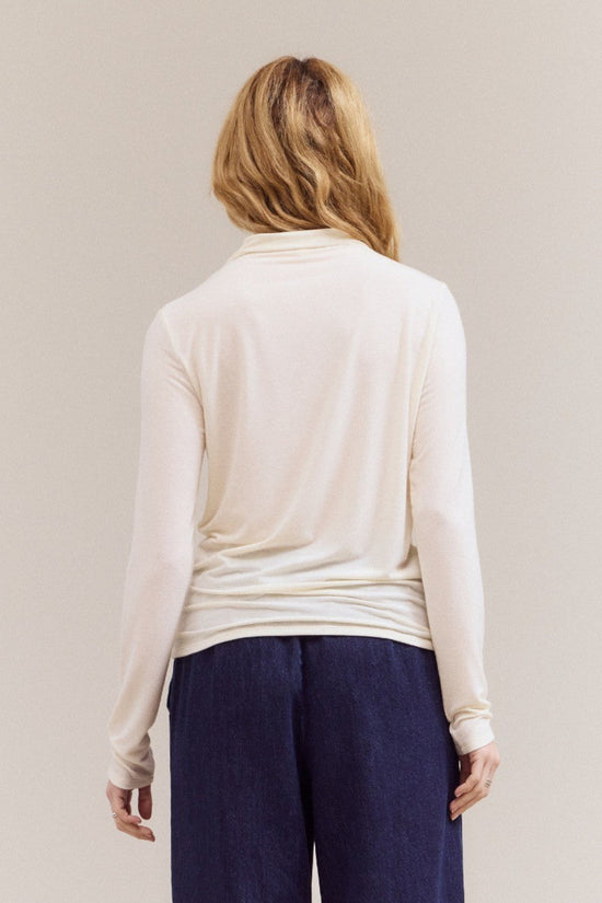 CREAM LONGSLEEVE TOP