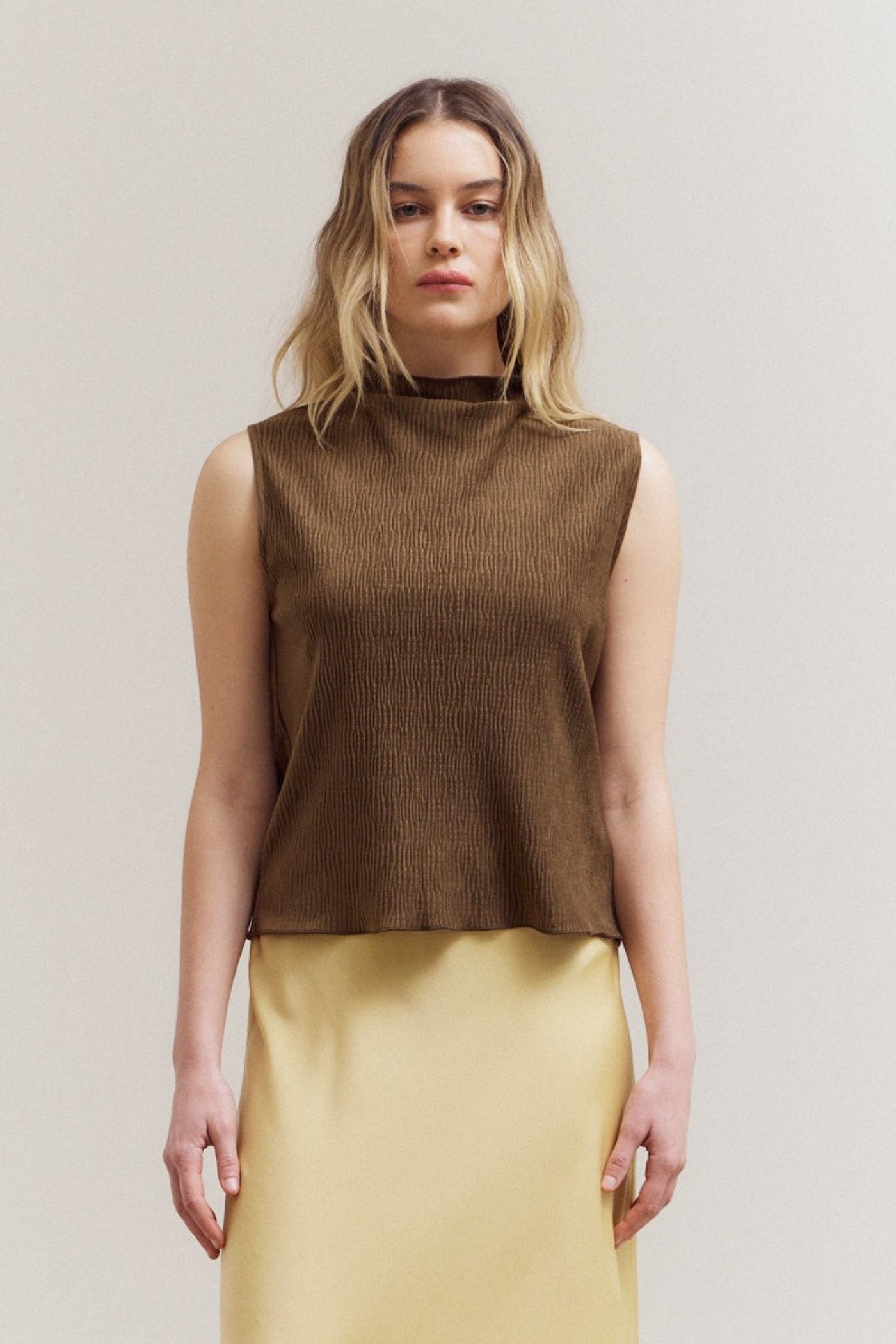 CRINKLED MOCK NECK TOP