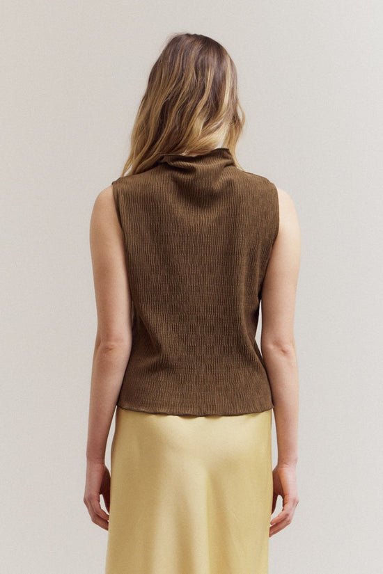 TEXTURED SLEEVELESS TOP