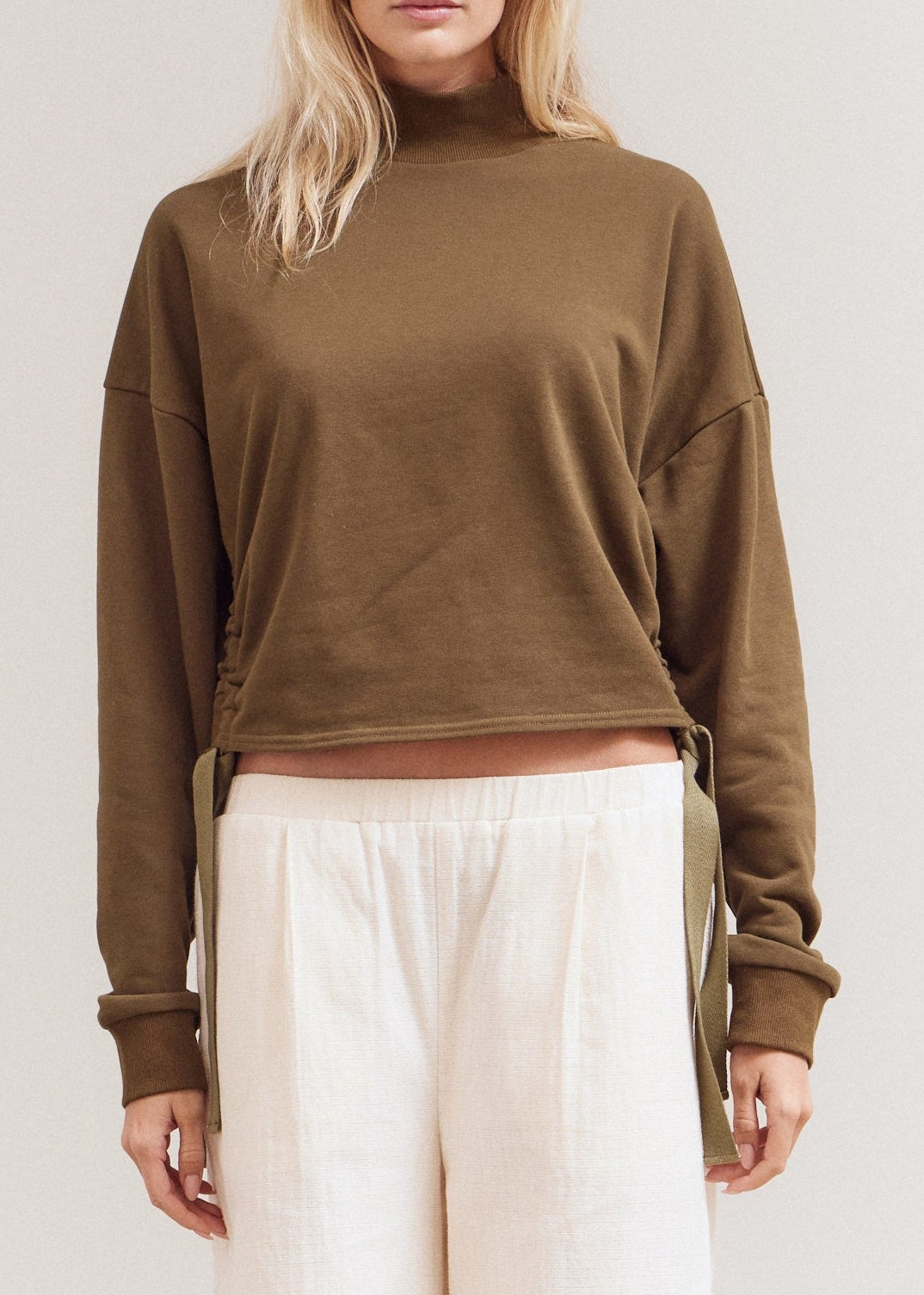 SIDE SCRUNCH LONG SLEEVE TOP