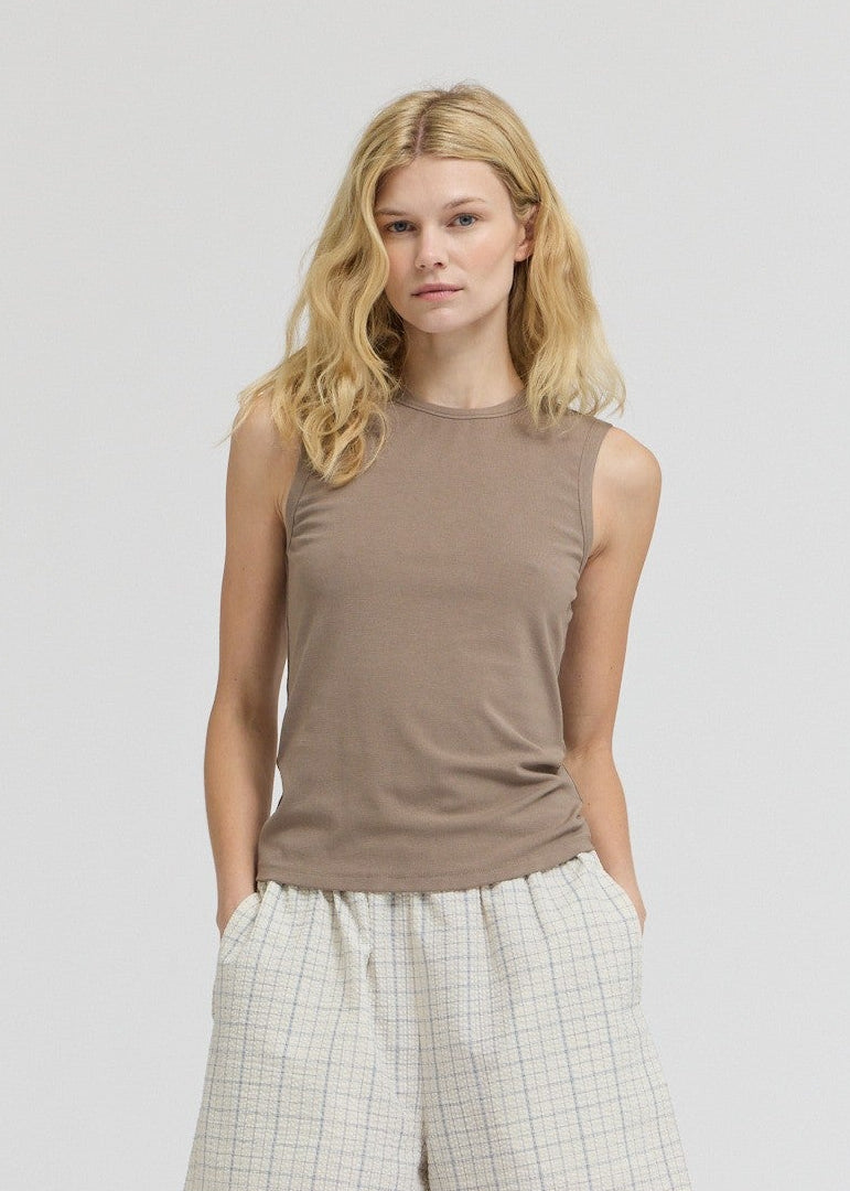 JUNE WIDE SHOULDER TANK