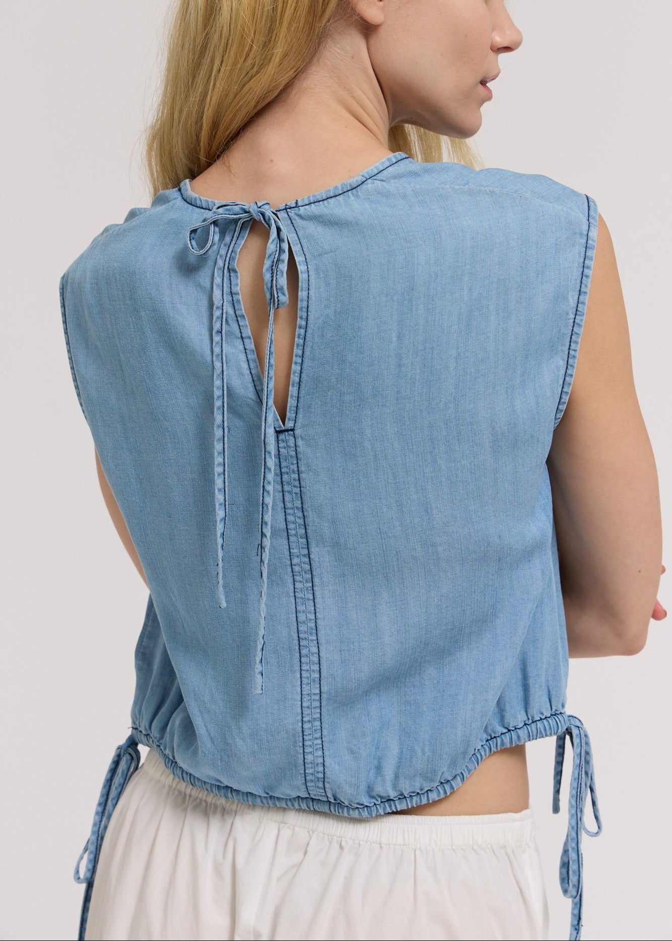 MALLORY CHAMBRAY SHELL TOP