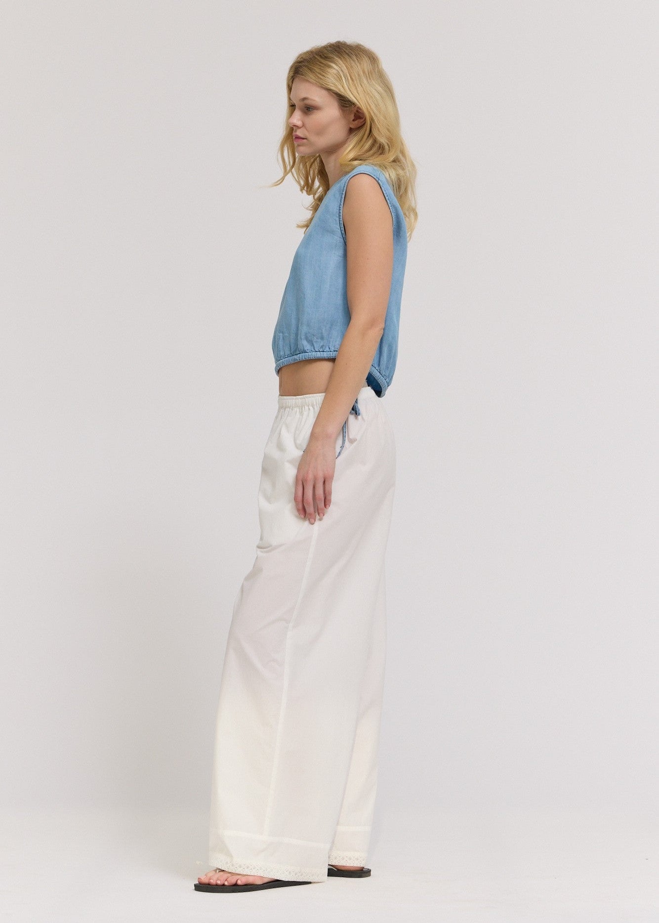 MALLORY CHAMBRAY SHELL TOP