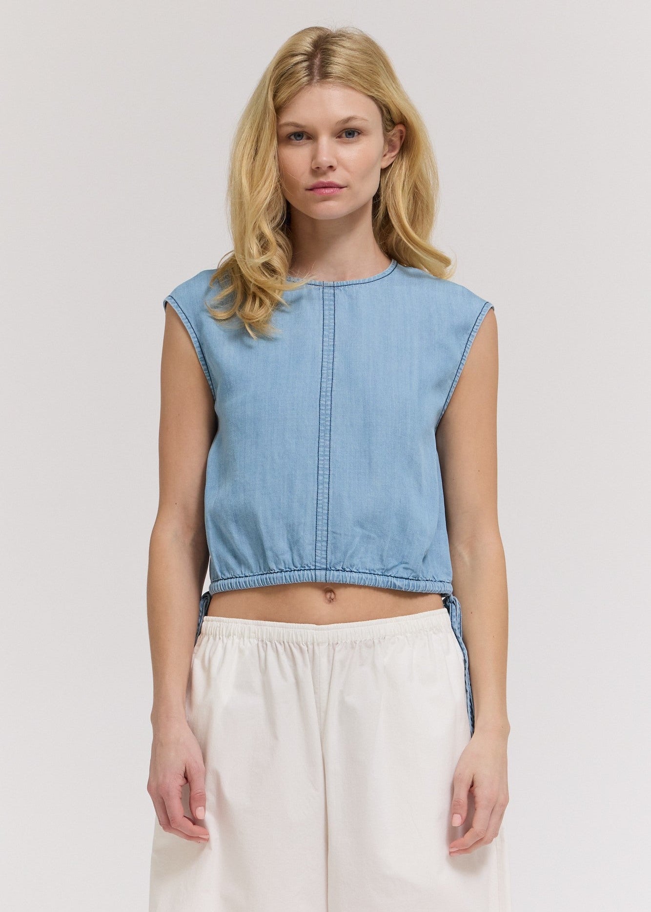 MALLORY CHAMBRAY SHELL TOP