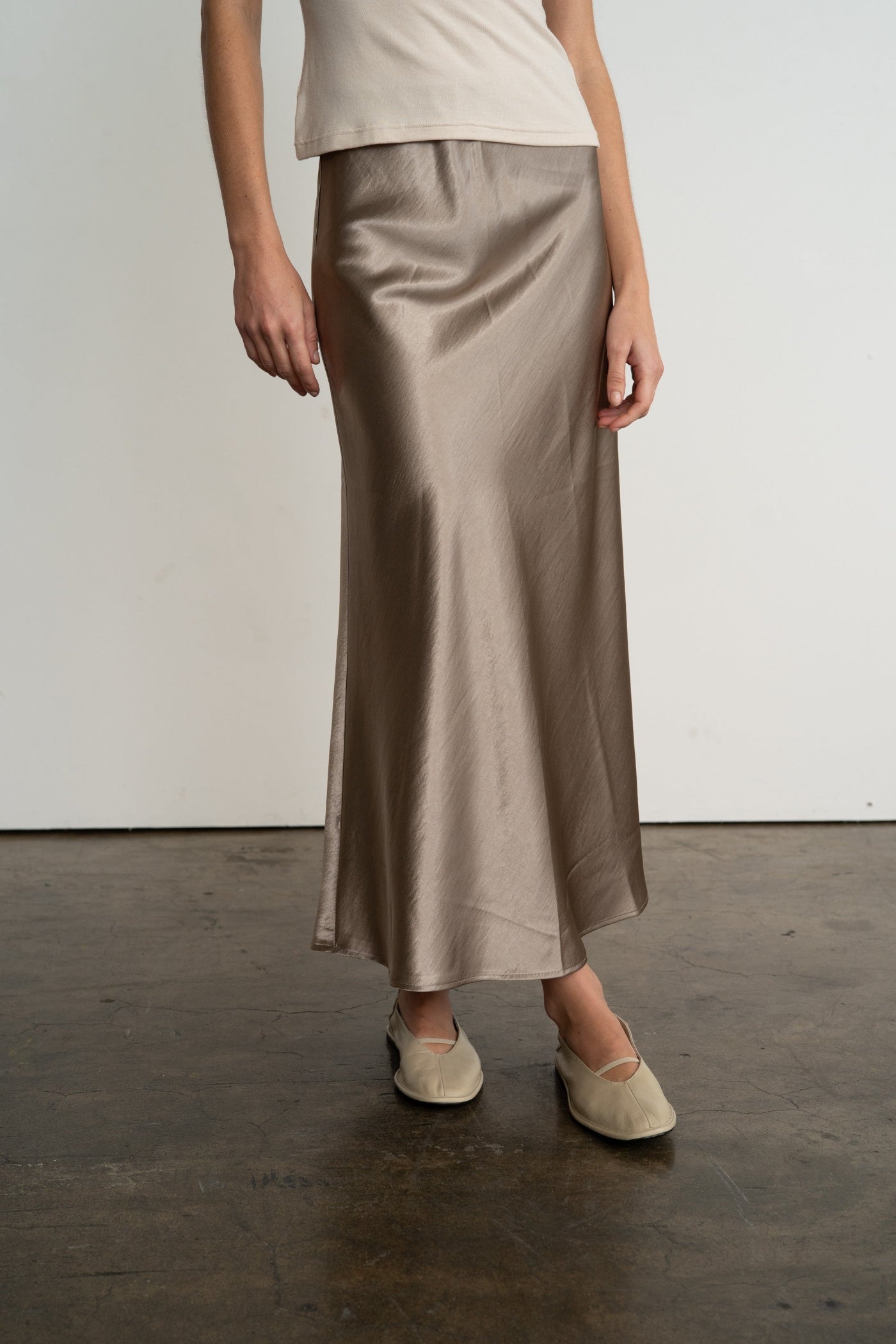 ELLE GREY SATIN SEMI FLARE LONG SKIRT – GOLD & BLACK