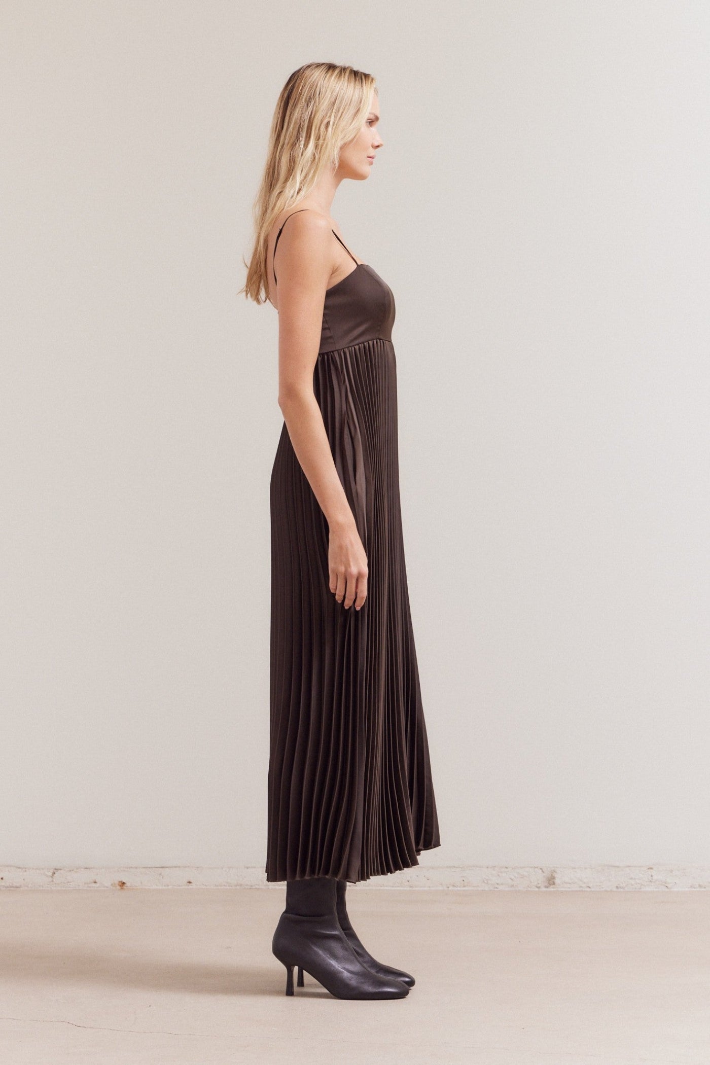 GRADE & GATHER BROWN PLEATED BUSTIER-STYLE MAXI DRESS WITH POCKETS
