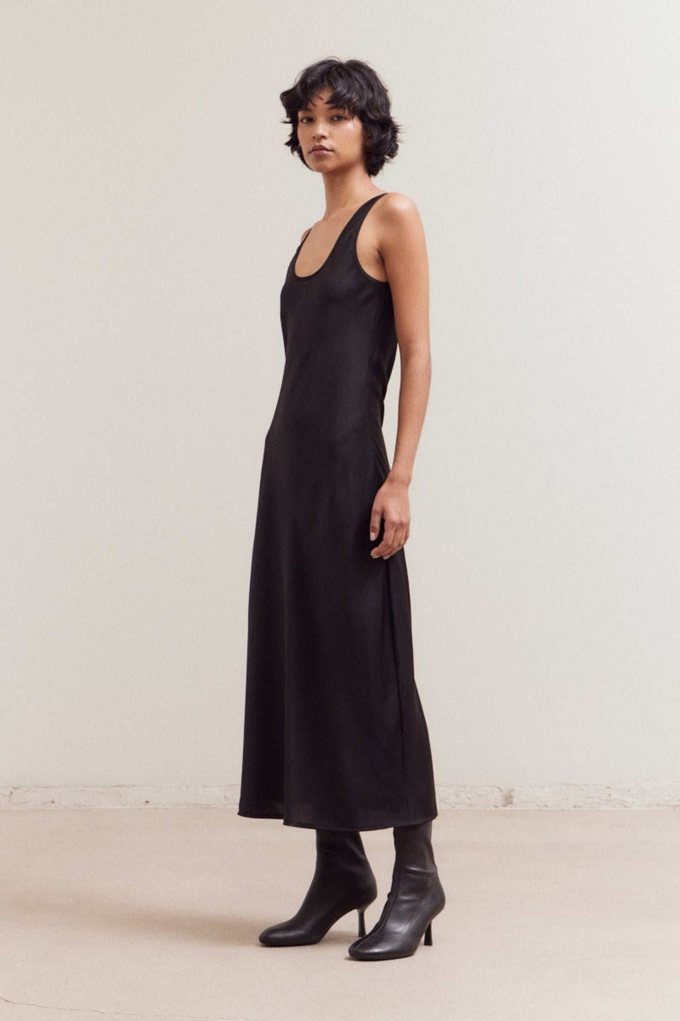 GRADE AND GATHER BLACK ROUND NECK MAXI SATIN DRESS