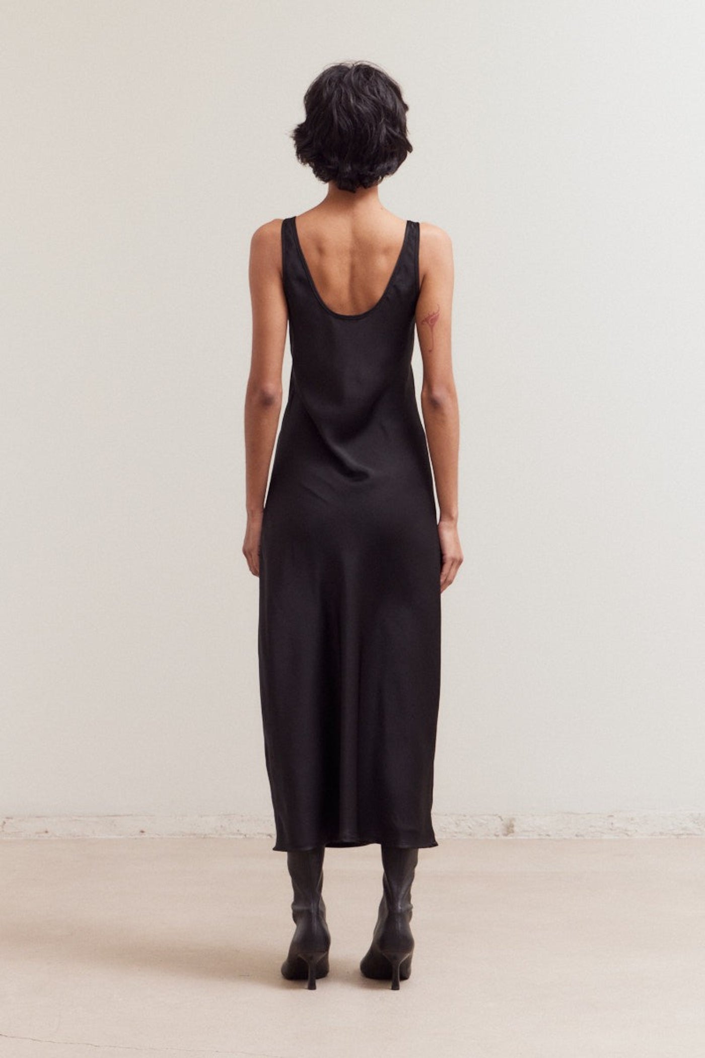 GRADE AND GATHER BLACK ROUND NECK MAXI SATIN DRESS