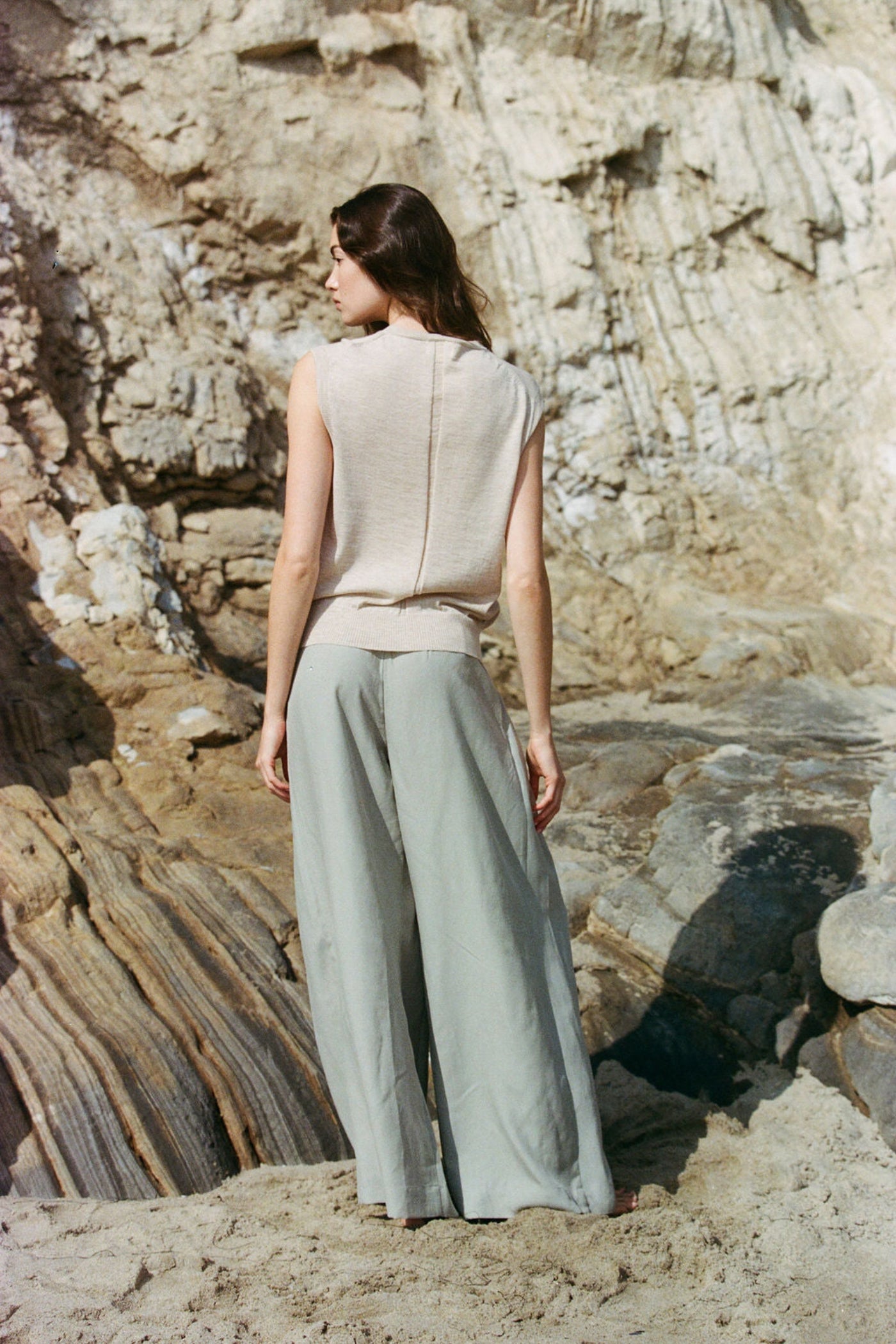 A.REN KNIT 100% CASHMERE ROUND NECK VEST TOP – SLEEVELESS