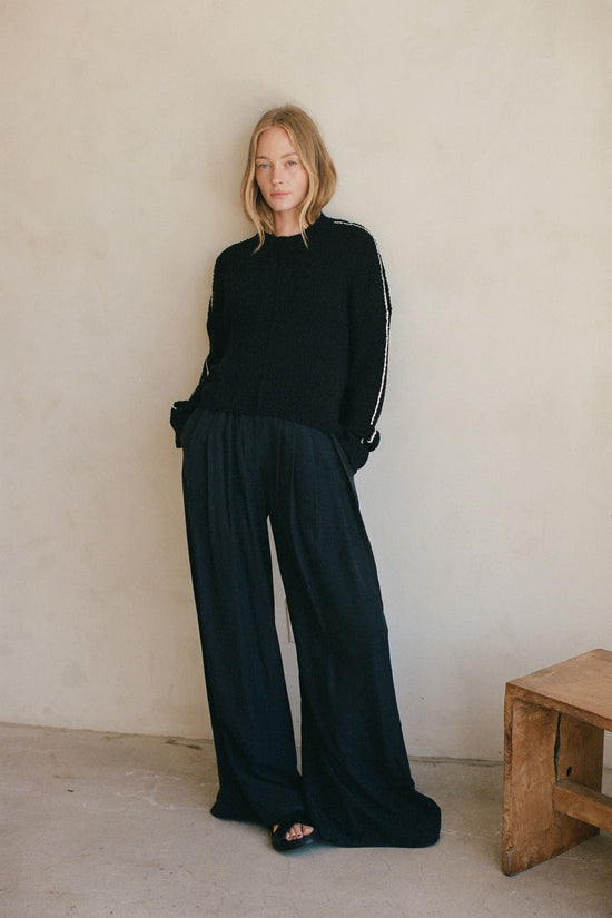 A.REN VENNI SWEATER TOP – RIBBED KNIT WITH CONTRAST STITCHING