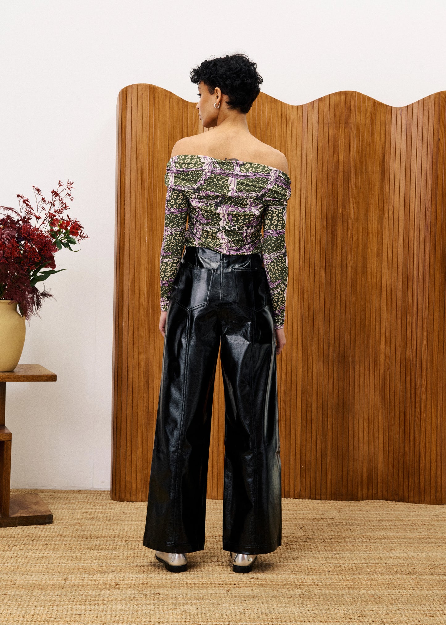 FRNCH BLACK STRAIGHT VINYL SIAMESE PANTS WITH CONTRAST STITCHING