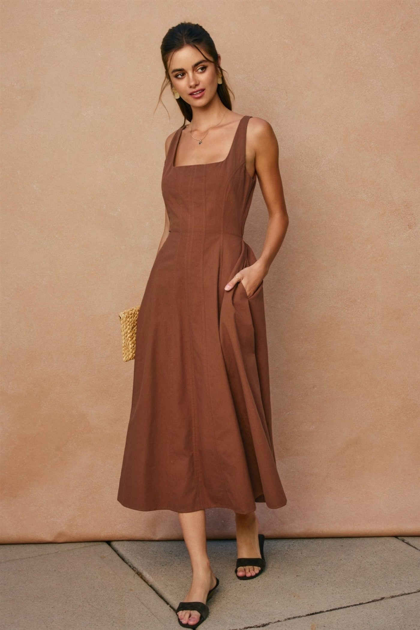 MOCHA SLEEVELES MIDI DRESS