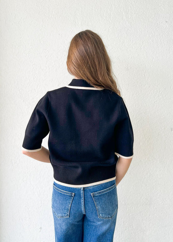 BLACK COLLARED KNIT TOP