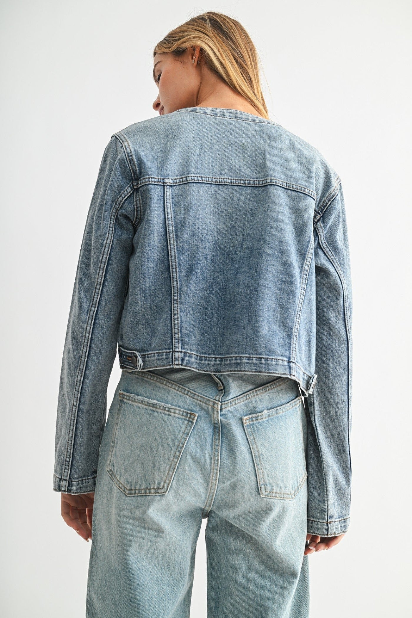 MEDIUM DENIM JACKET