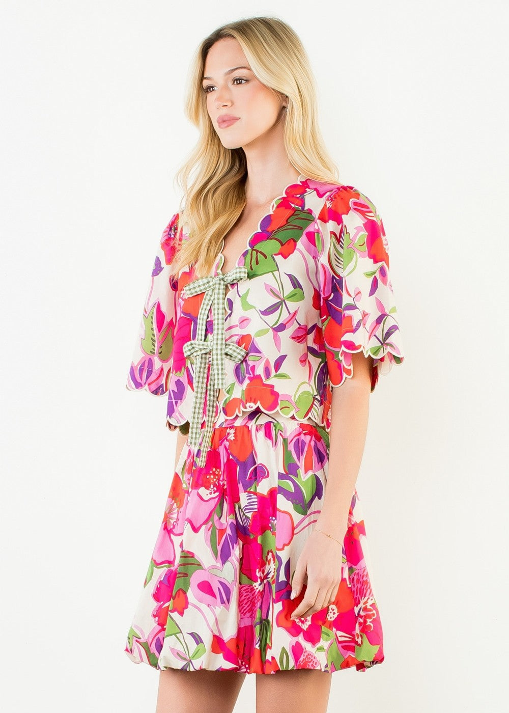 SHORT SLEEVE FLORAL PATTERN TOP