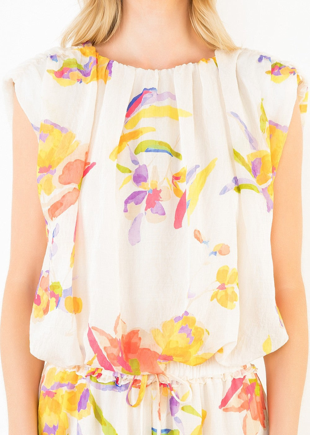 LACY SLEEVELESS FLORAL TOP