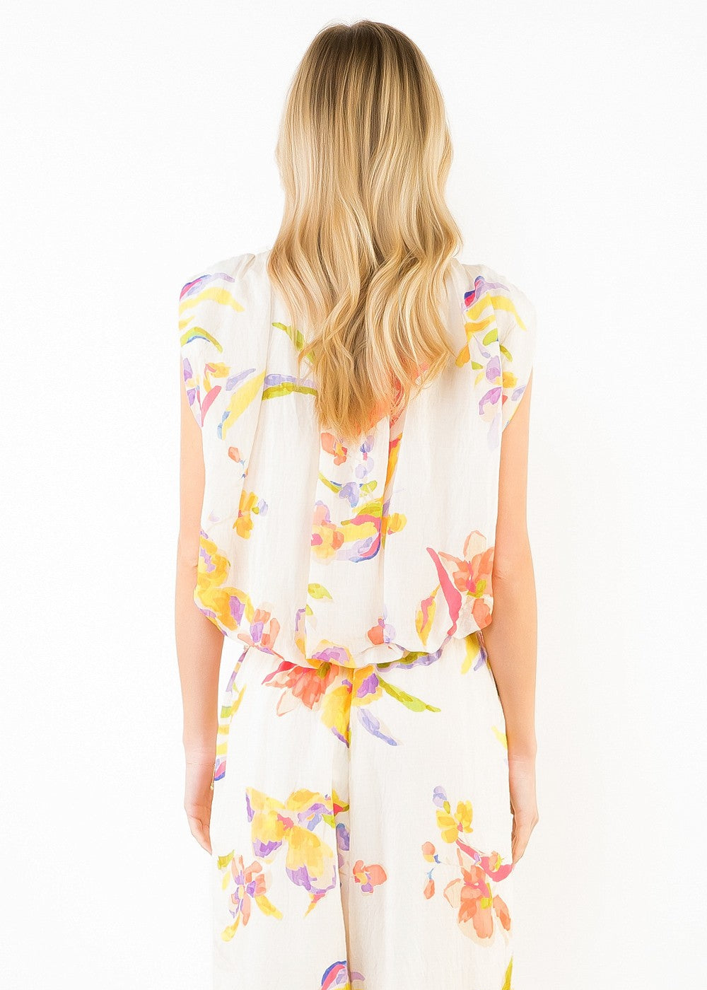 LACY SLEEVELESS FLORAL TOP