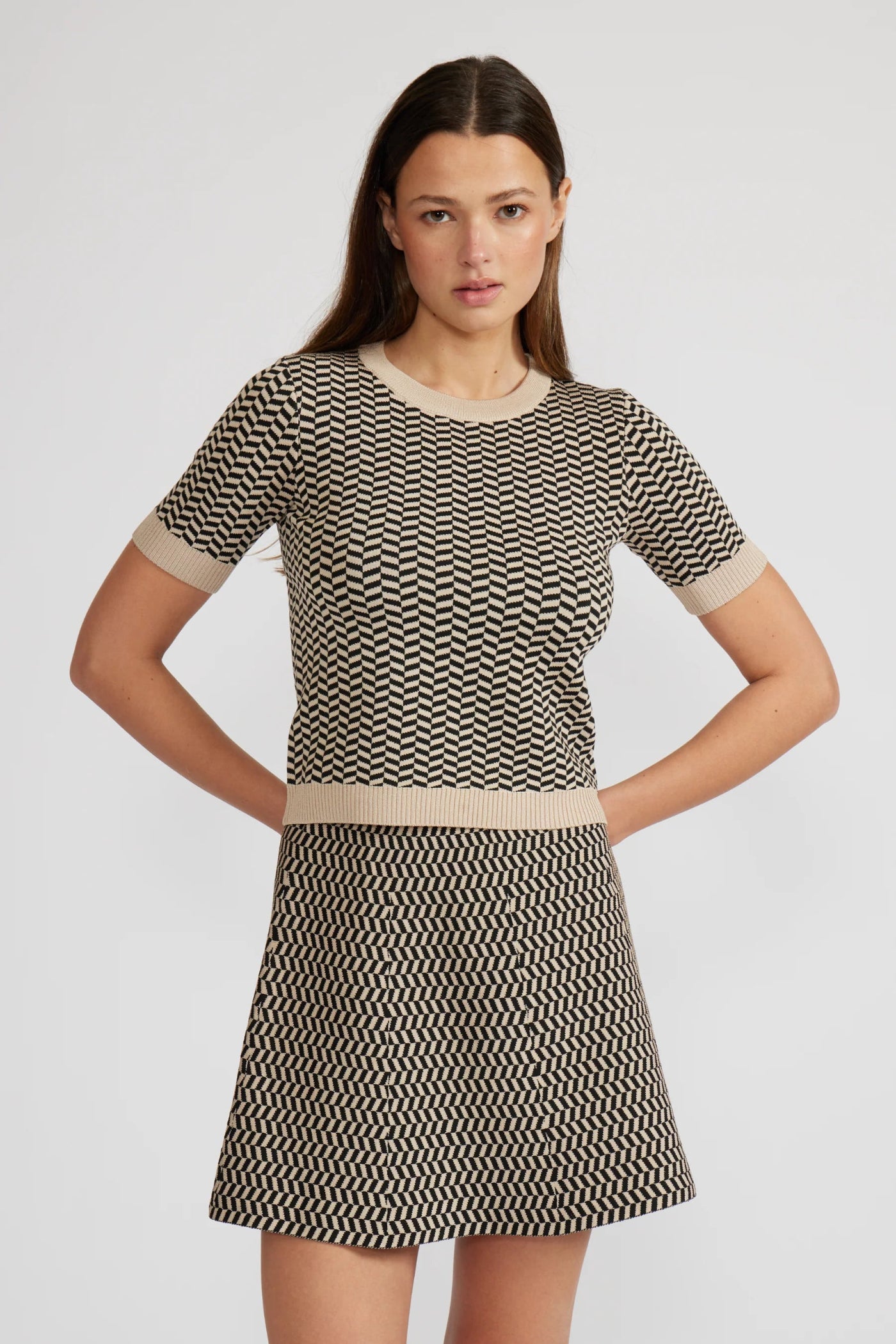 LUCY PARIS KNIT BLACK AND TAN SHORT SLEEVE TOP
