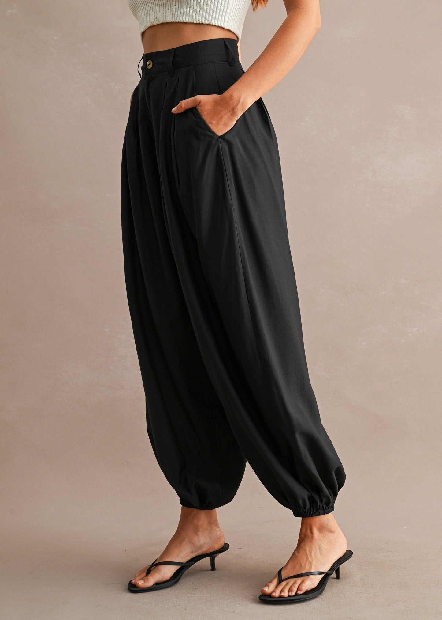 BLACK HIGH-WAISTED BALLOON PANTS