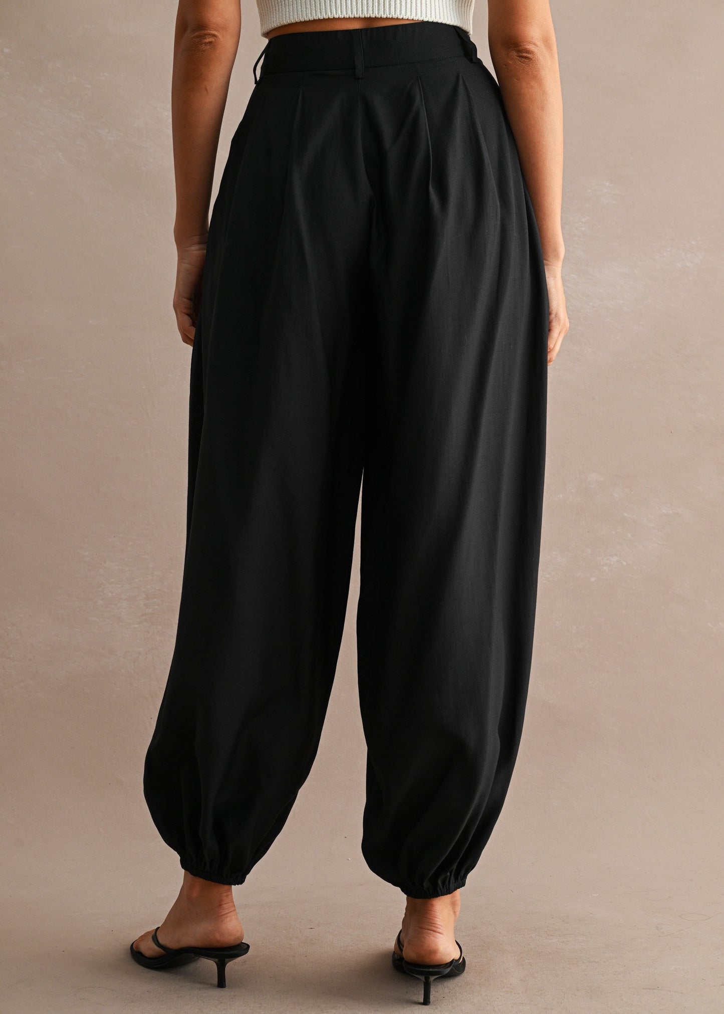 BLACK HIGH-WAISTED BALLOON PANTS