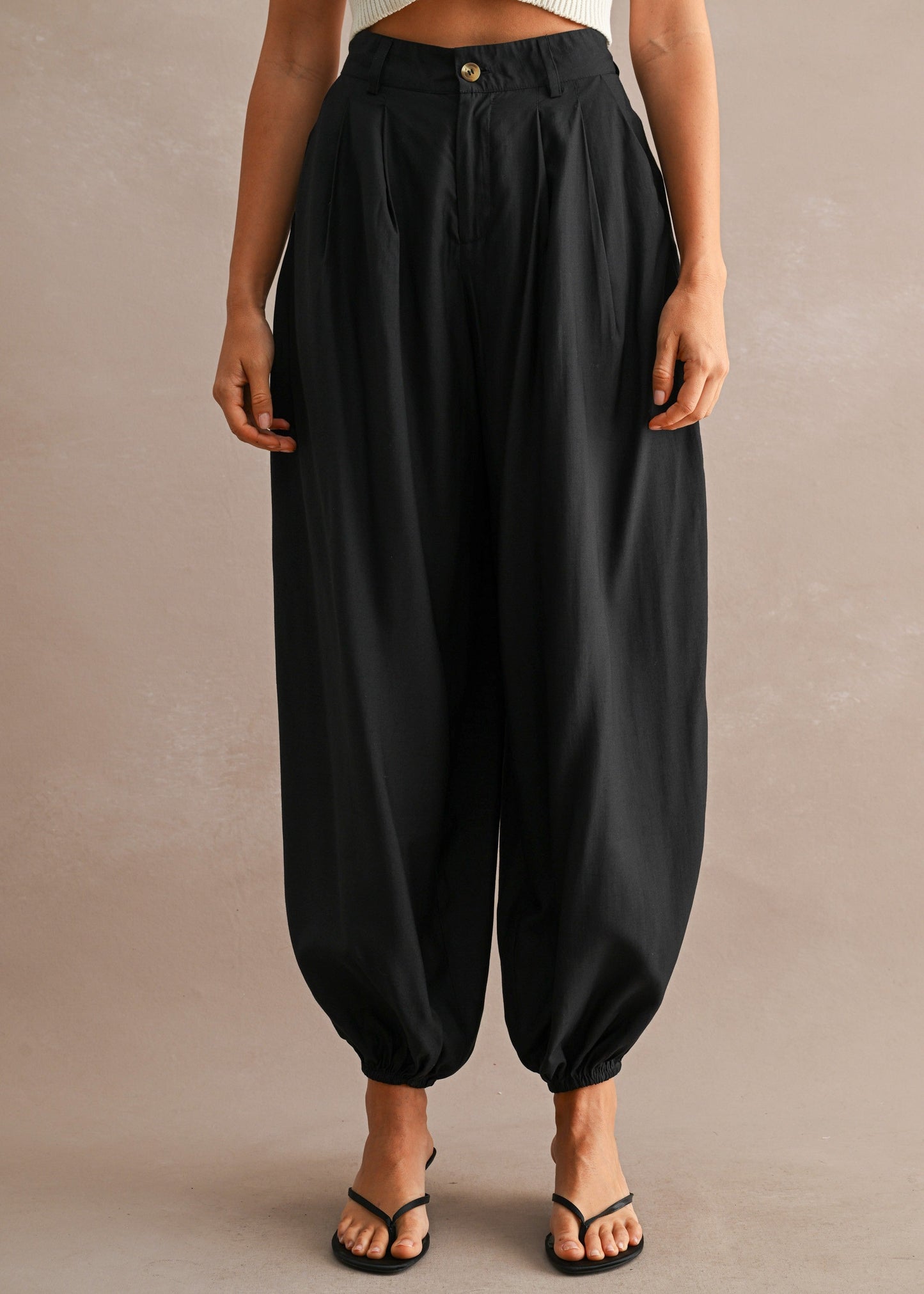 BLACK HIGH-WAISTED BALLOON PANTS