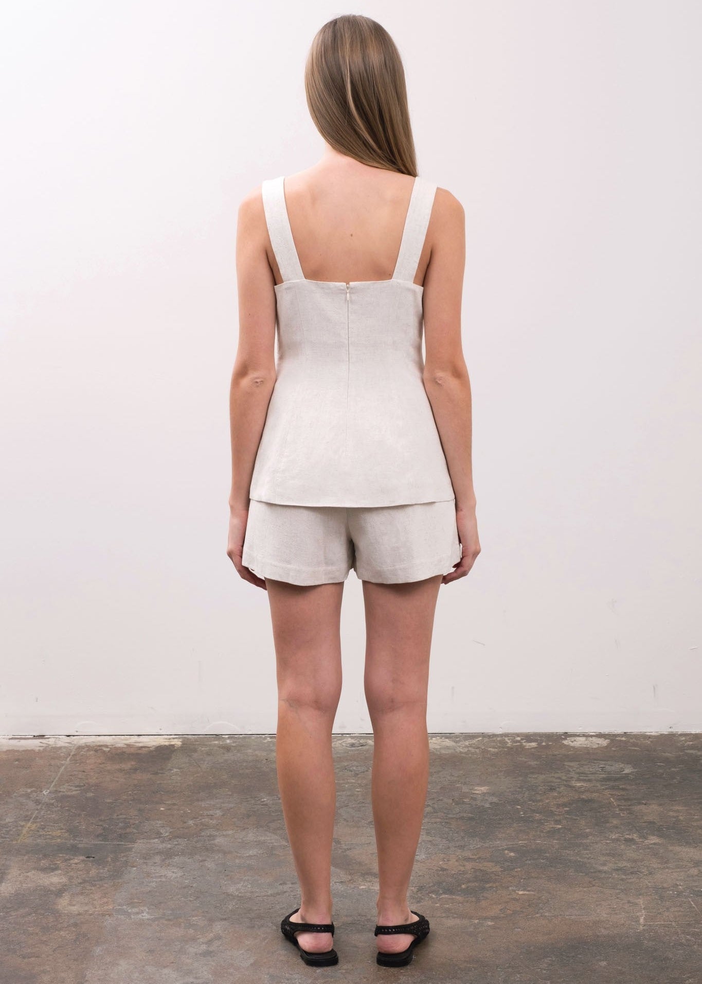 CLASSIC SLEEVELESS TOP