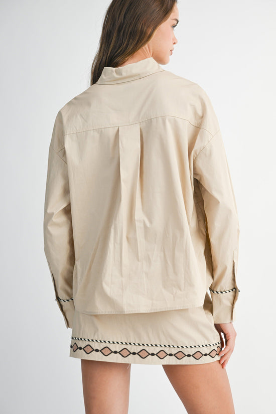 FLORAL EMBROIDERED BUTTON-DOWN SHIRT