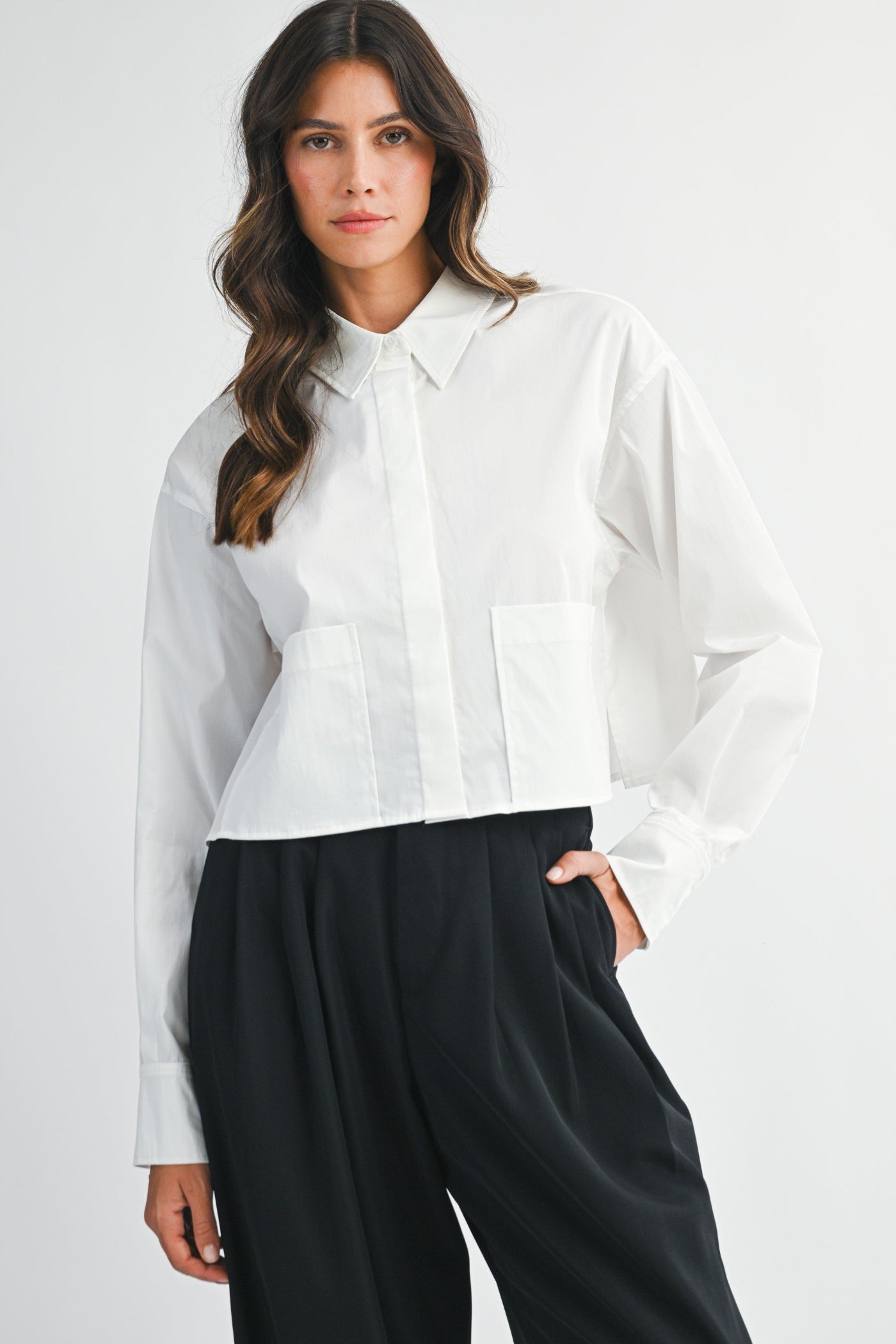 MABLE SOLID LONG SLEEVE COLLAR BUTTON DOWN CROP SHIRT