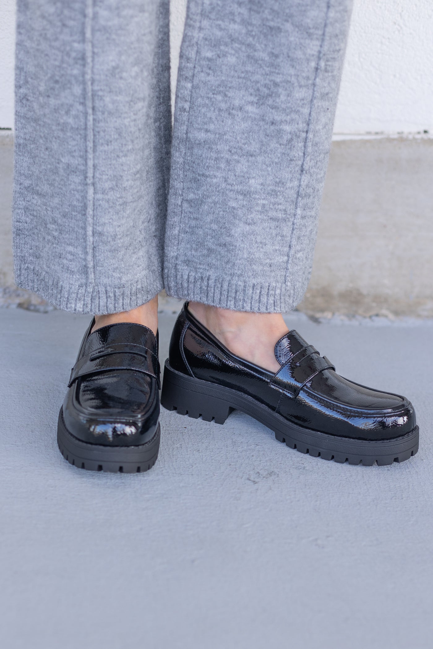 Load image into Gallery viewer, school girl loafers
