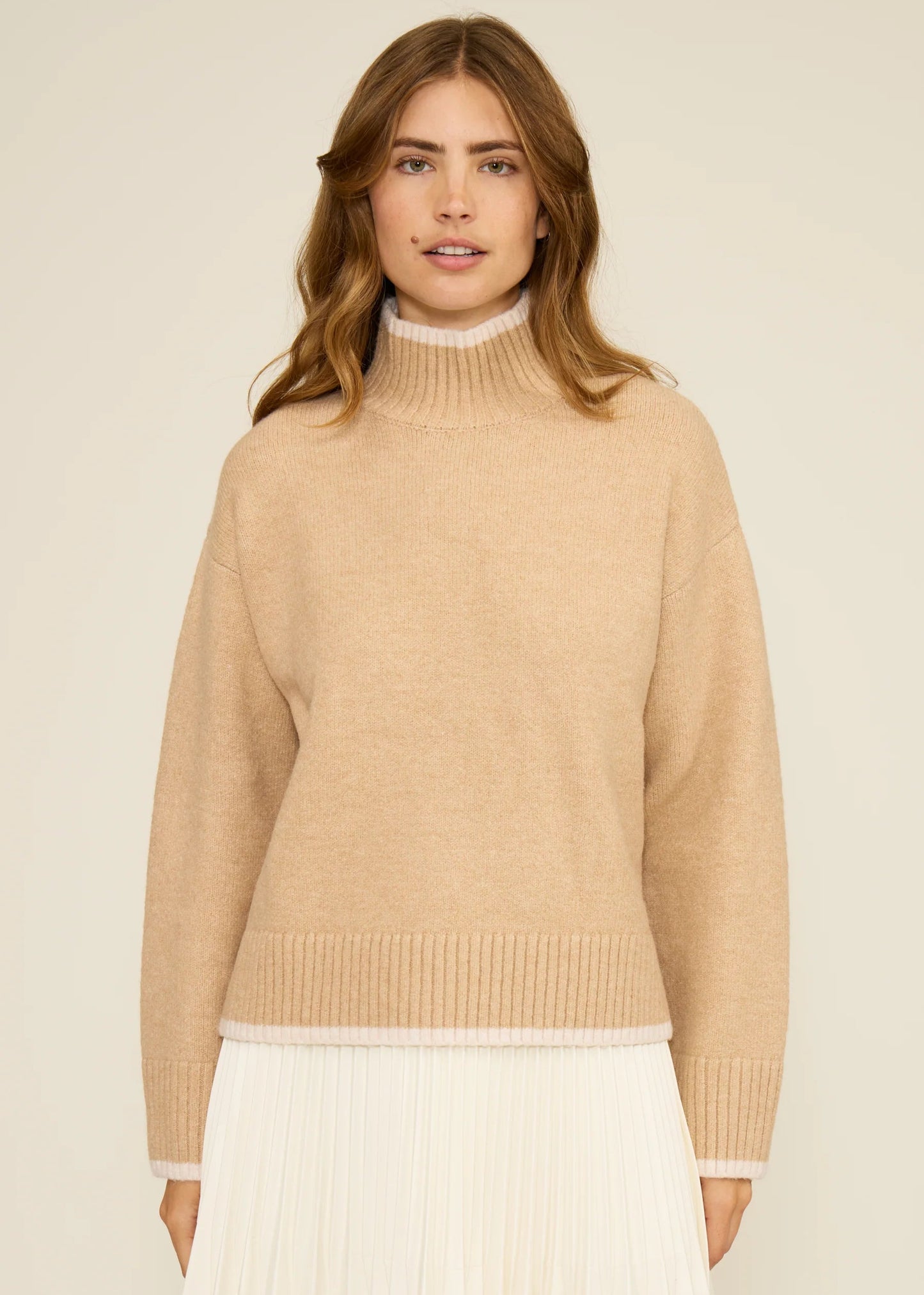 BEIGE TURTLENECK SWEATER