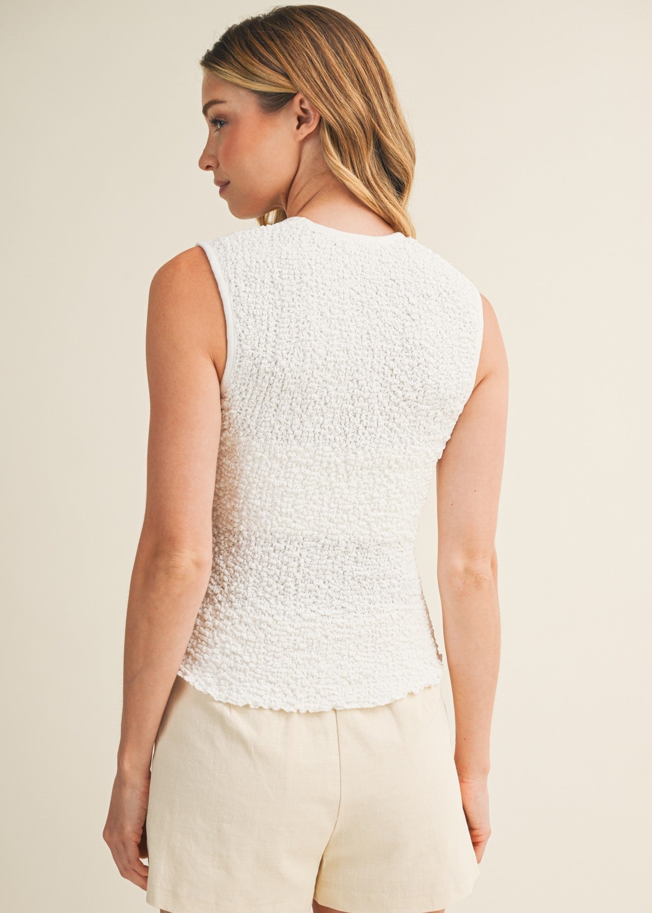 WHITE V-NECK TEXTURED TOP