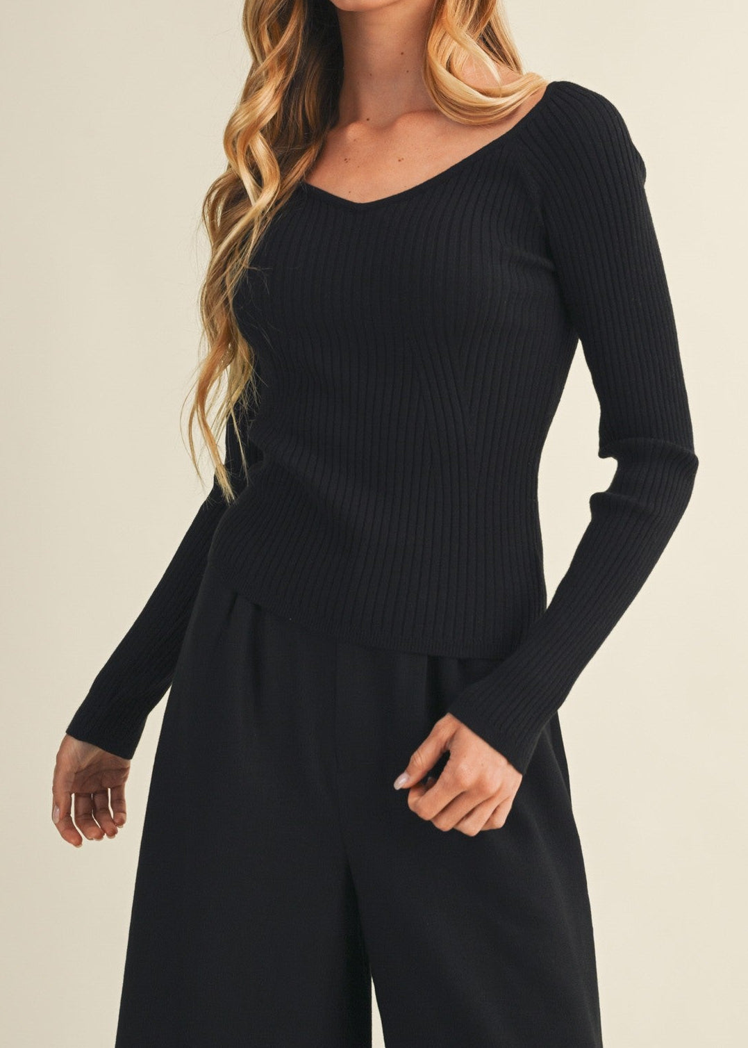 BLACK RIBBED SWEETHEART LONG SLEEVE TOP
