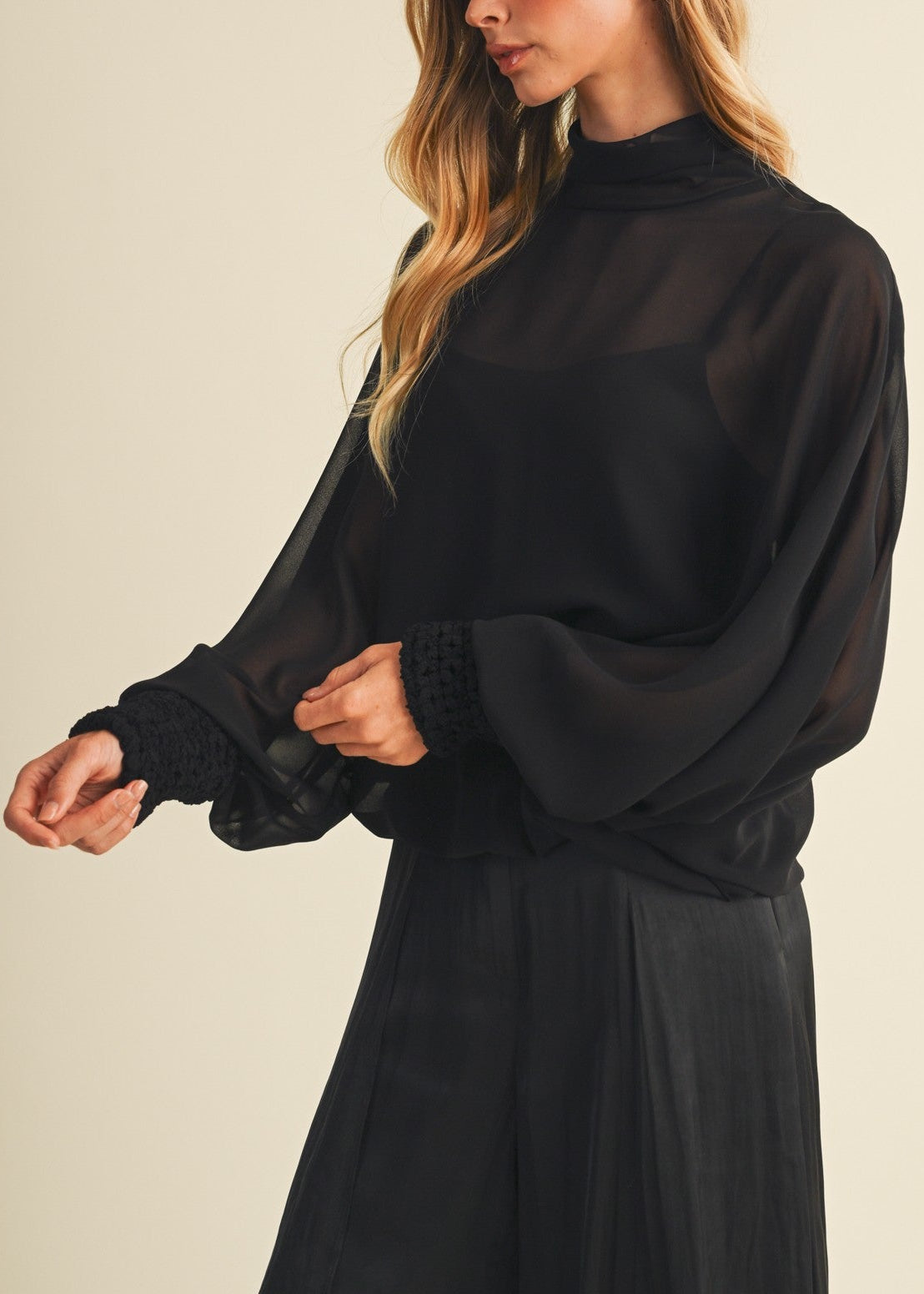 BLACK SMOCKED BISHOP SLEEVE TOP