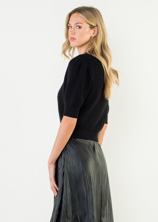 SHORT SLEEVE SWEATER TOP