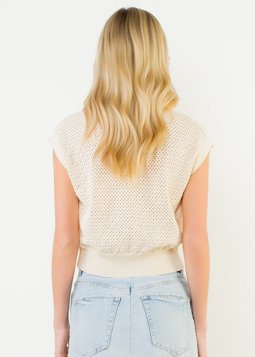 SLEEVELESS COLLARED V-NECK KNIT TOP