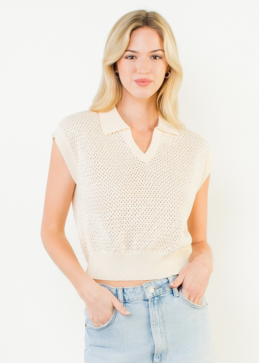 SLEEVELESS COLLARED V-NECK KNIT TOP
