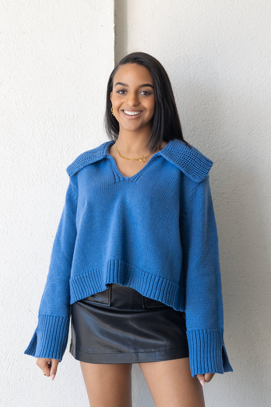 Load image into Gallery viewer, BLUE OVERSIZED KNIT SWEATER
