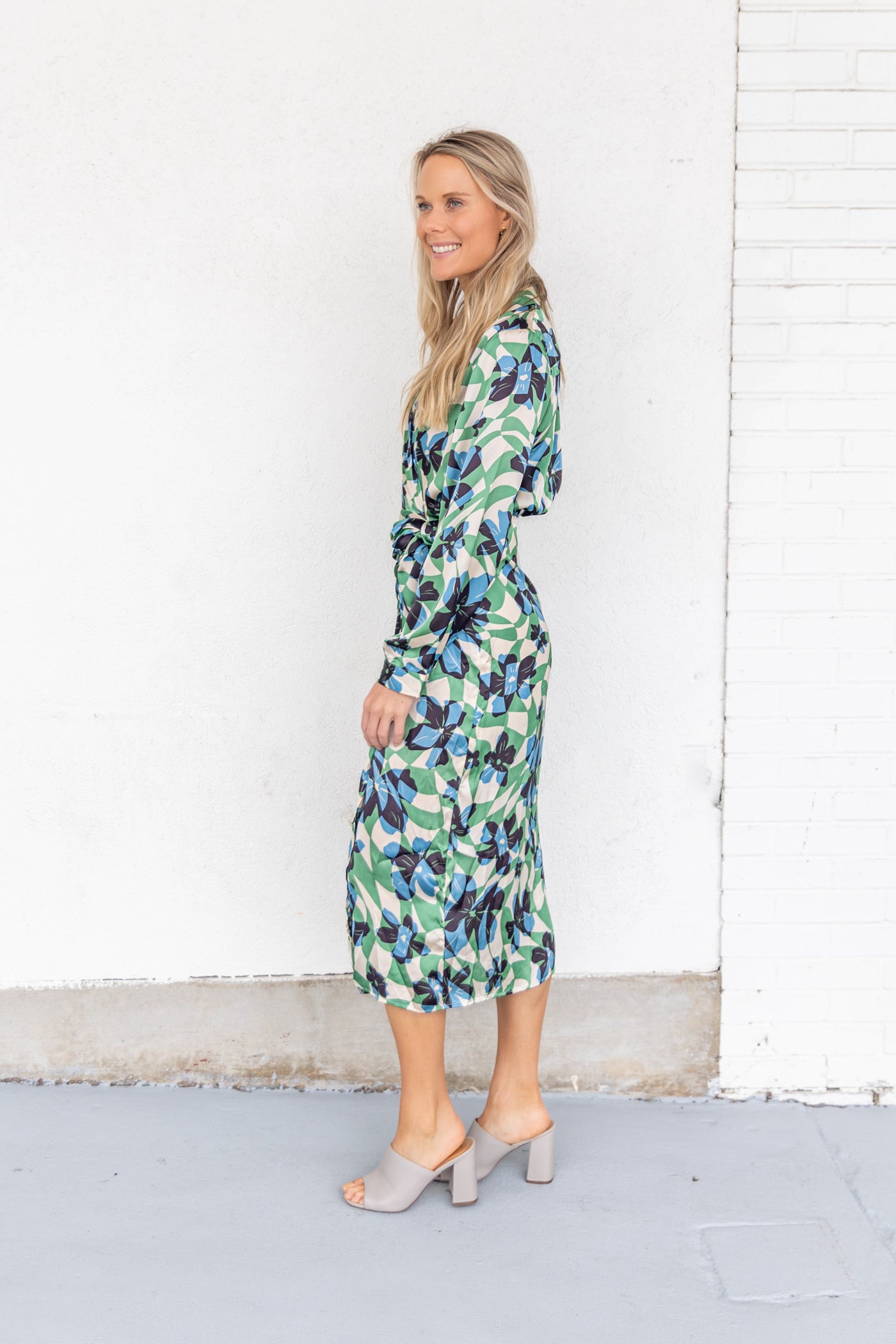 Load image into Gallery viewer, long sleeve midi dress with pattern 
